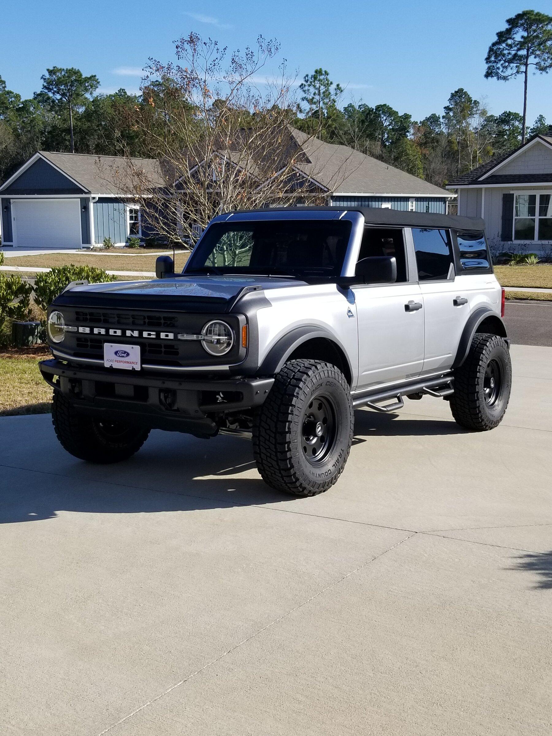 Ford Bronco 35s on 17" steel wheels 20220115_145938