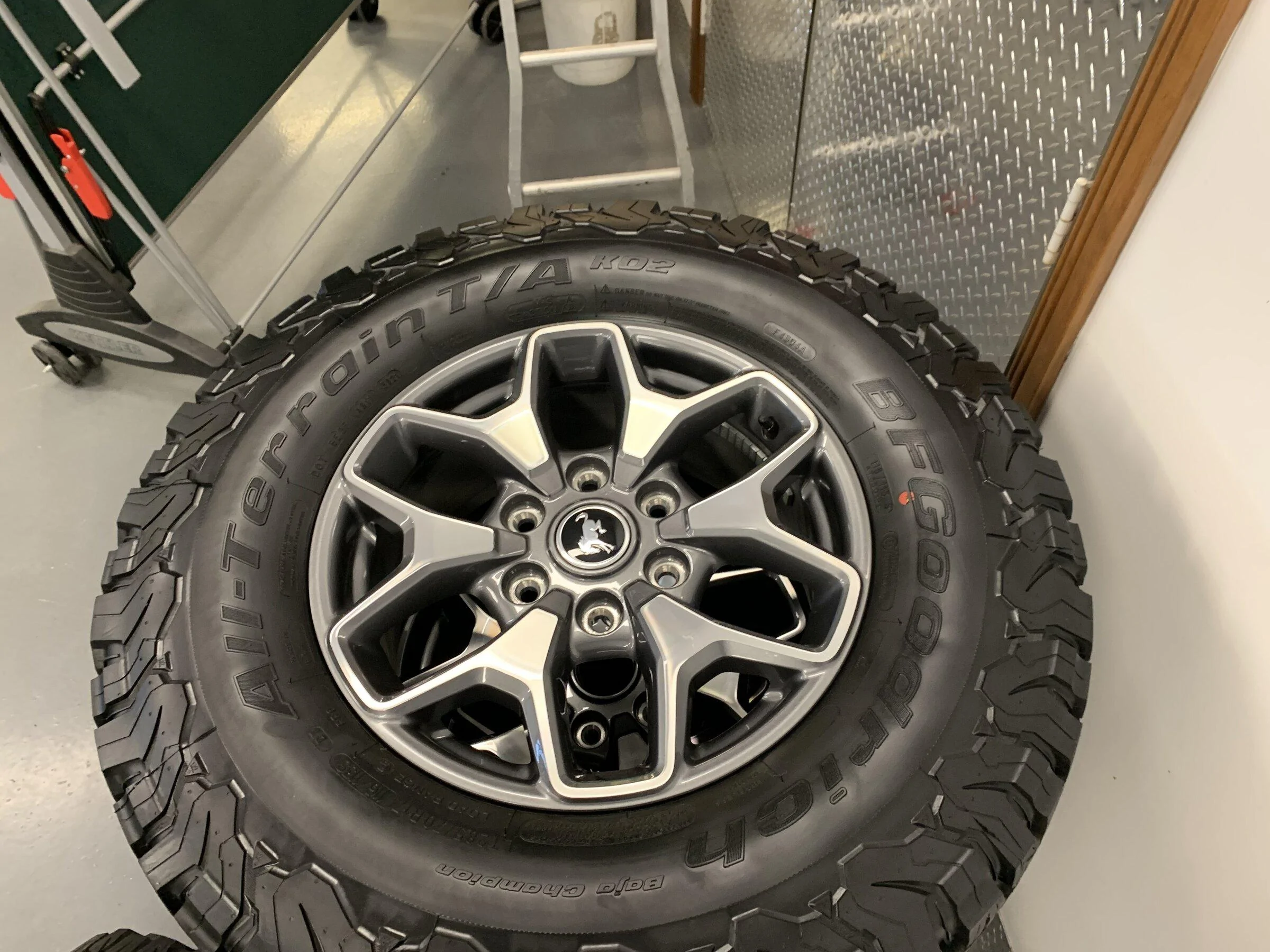 Ford Bronco Badlands wheels and tires 02D23DC4-046D-443A-8BCA-7D57C8170ADD