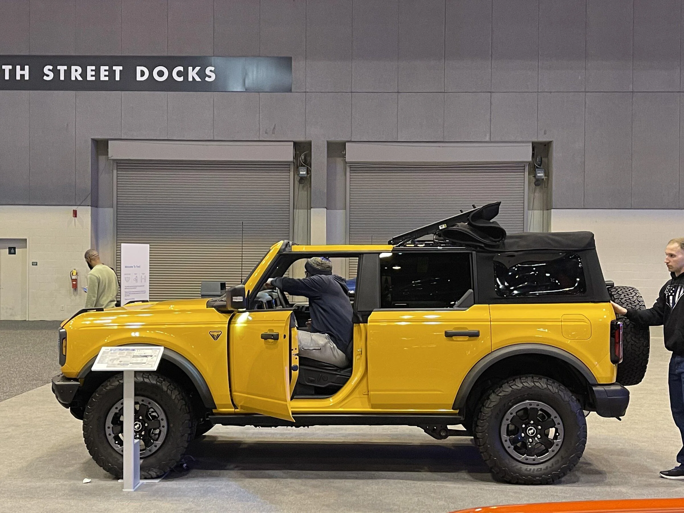 Ford Bronco STL Auto Show 3667EED2-75AA-4909-96EB-7503989BBB27