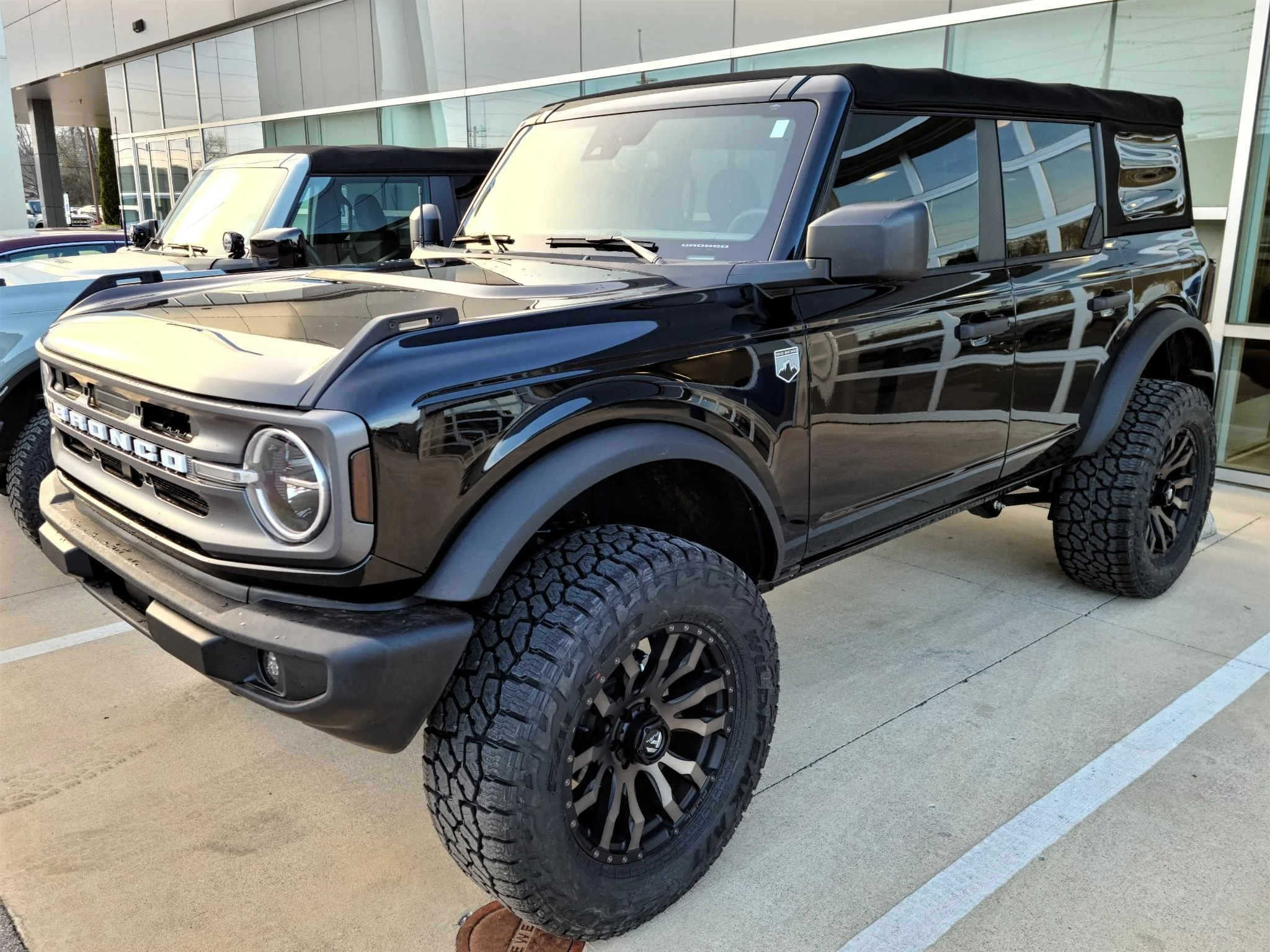 Ford Bronco WHERE ARE ALL THE BLACK BRONCOS? 20220114_154430_20220115003351947_20220115004636036