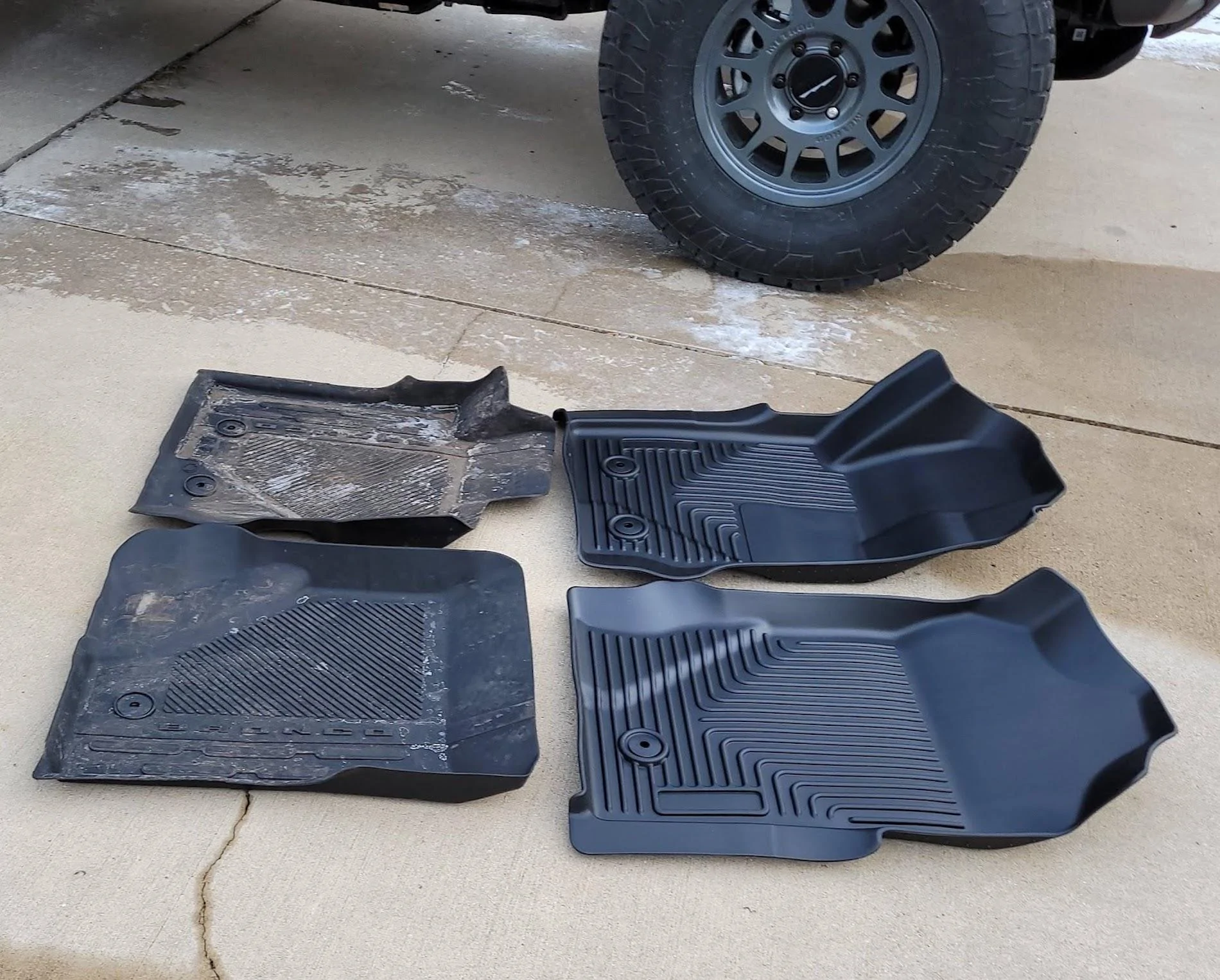 Ford Bronco Husky Floor Liners Mats vs Ford Factory Floor Liners - pics & review 20220116_153424_001