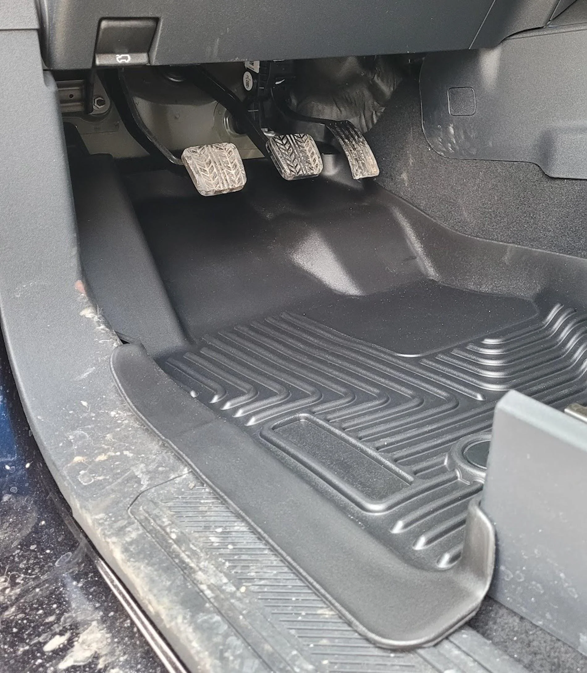 Ford Bronco Husky Floor Liners Mats vs Ford Factory Floor Liners - pics & review 20220116_153753