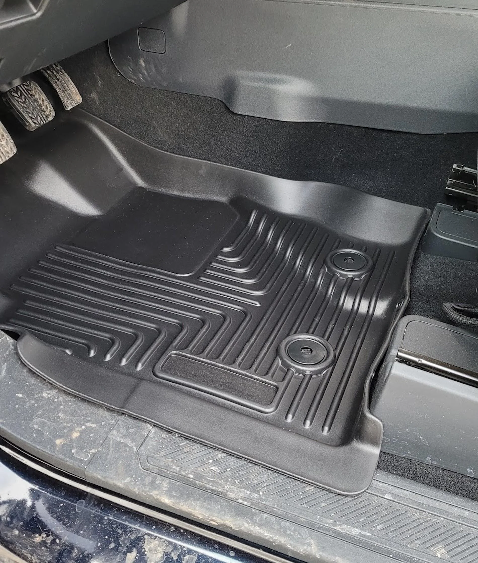 Ford Bronco Husky Floor Liners Mats vs Ford Factory Floor Liners - pics & review 20220116_153745