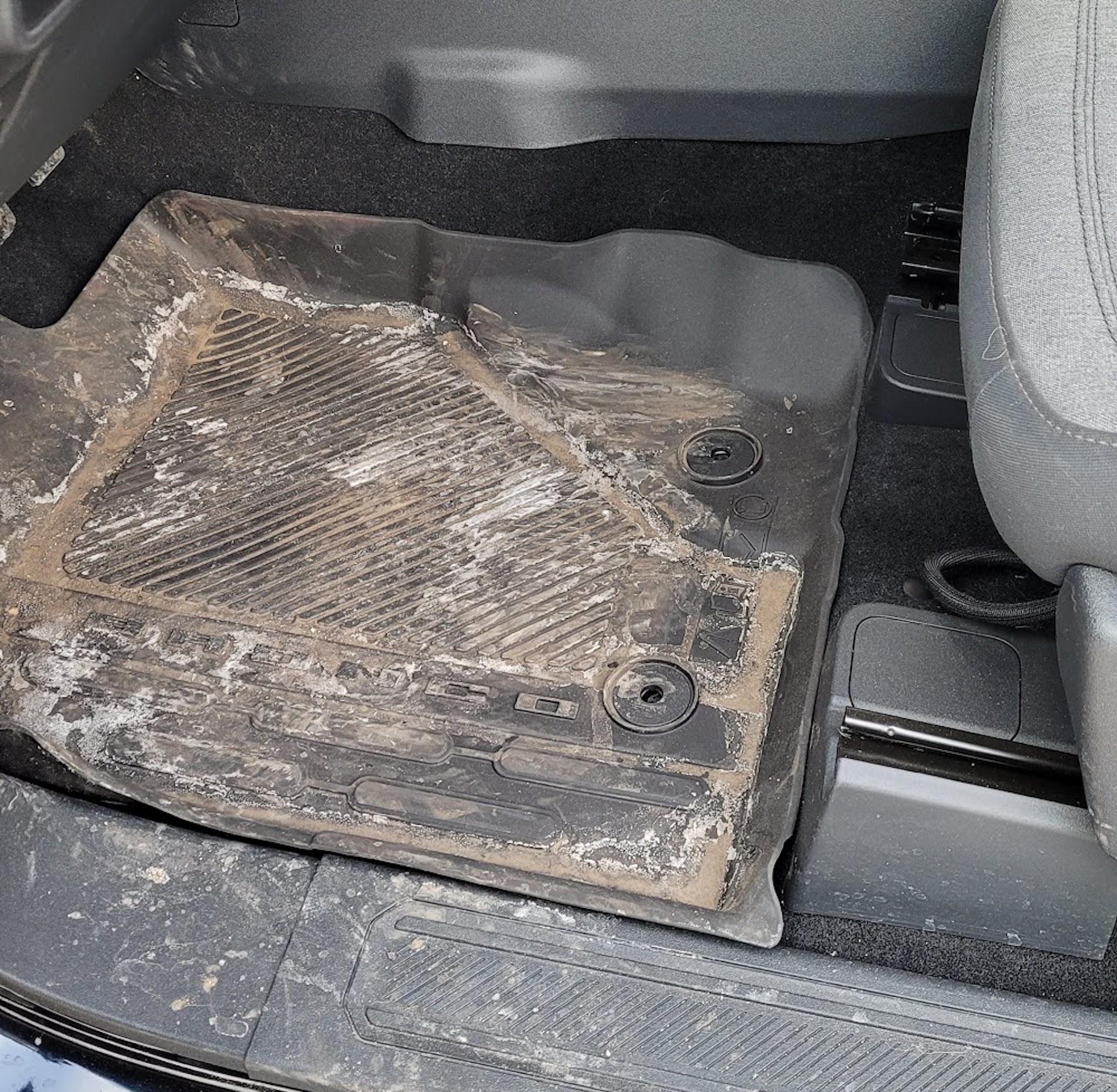 Ford Bronco Husky Floor Liners Mats vs Ford Factory Floor Liners - pics & review 20220116_153629