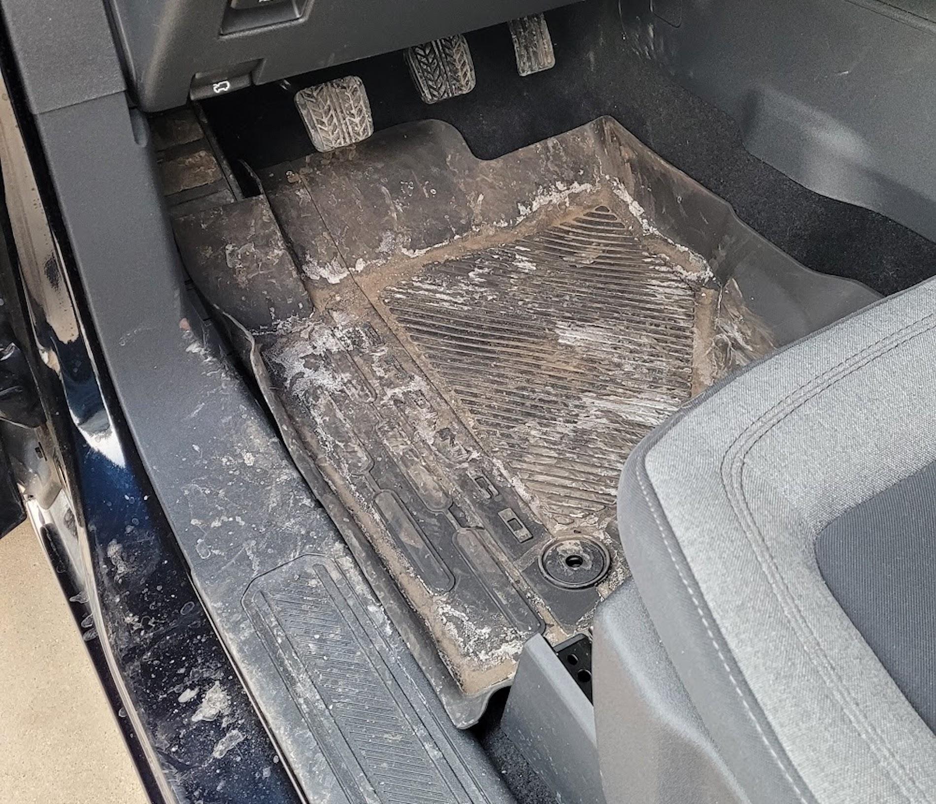 Ford Bronco Husky Floor Liners Mats vs Ford Factory Floor Liners - pics & review 20220116_153621