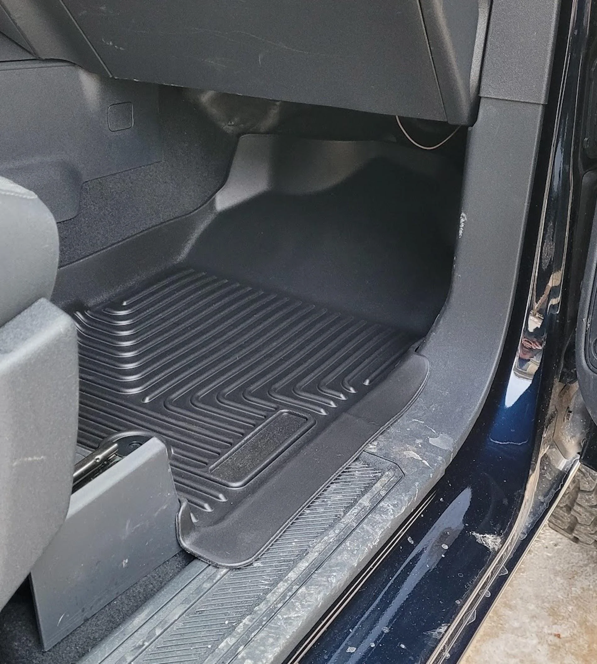 Ford Bronco Husky Floor Liners Mats vs Ford Factory Floor Liners - pics & review 20220116_153547
