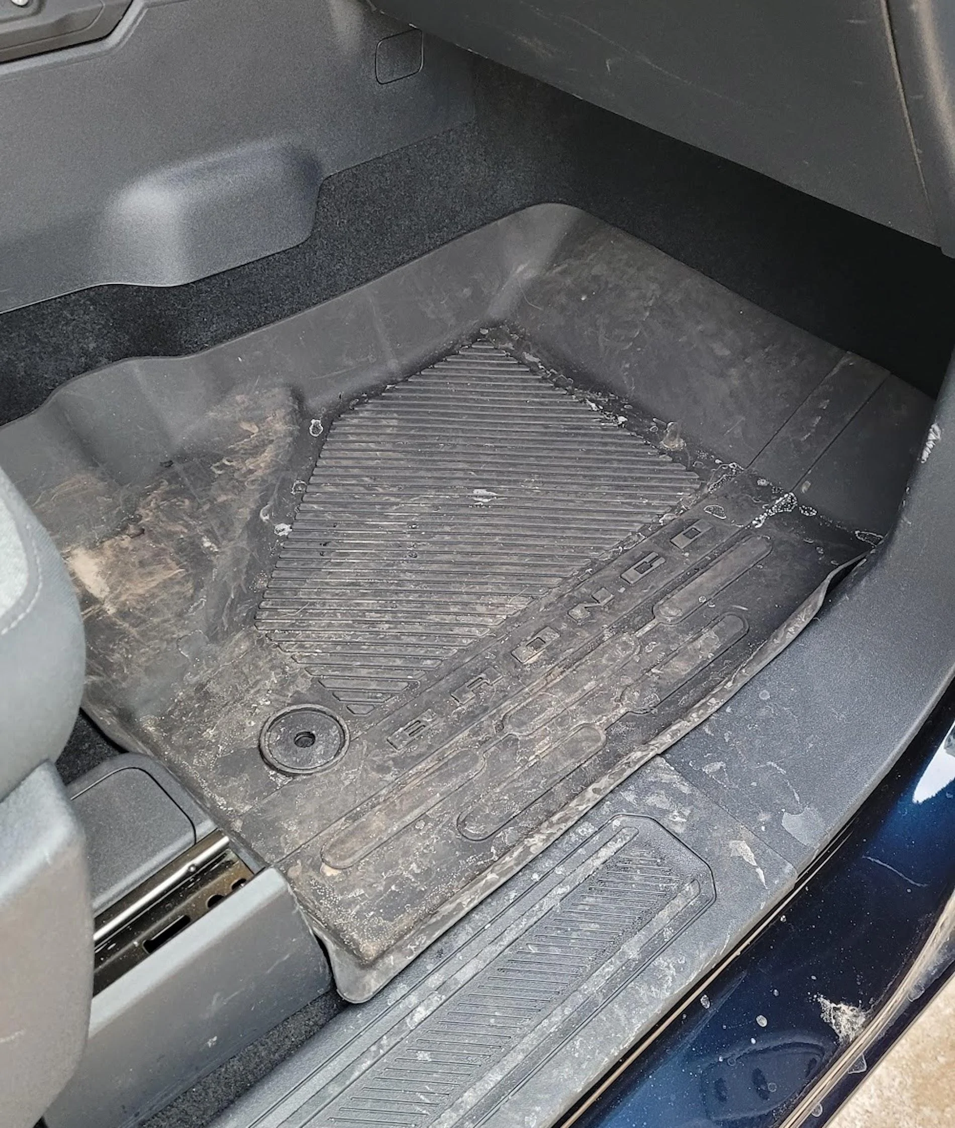 Ford Bronco Husky Floor Liners Mats vs Ford Factory Floor Liners - pics & review 20220116_153504
