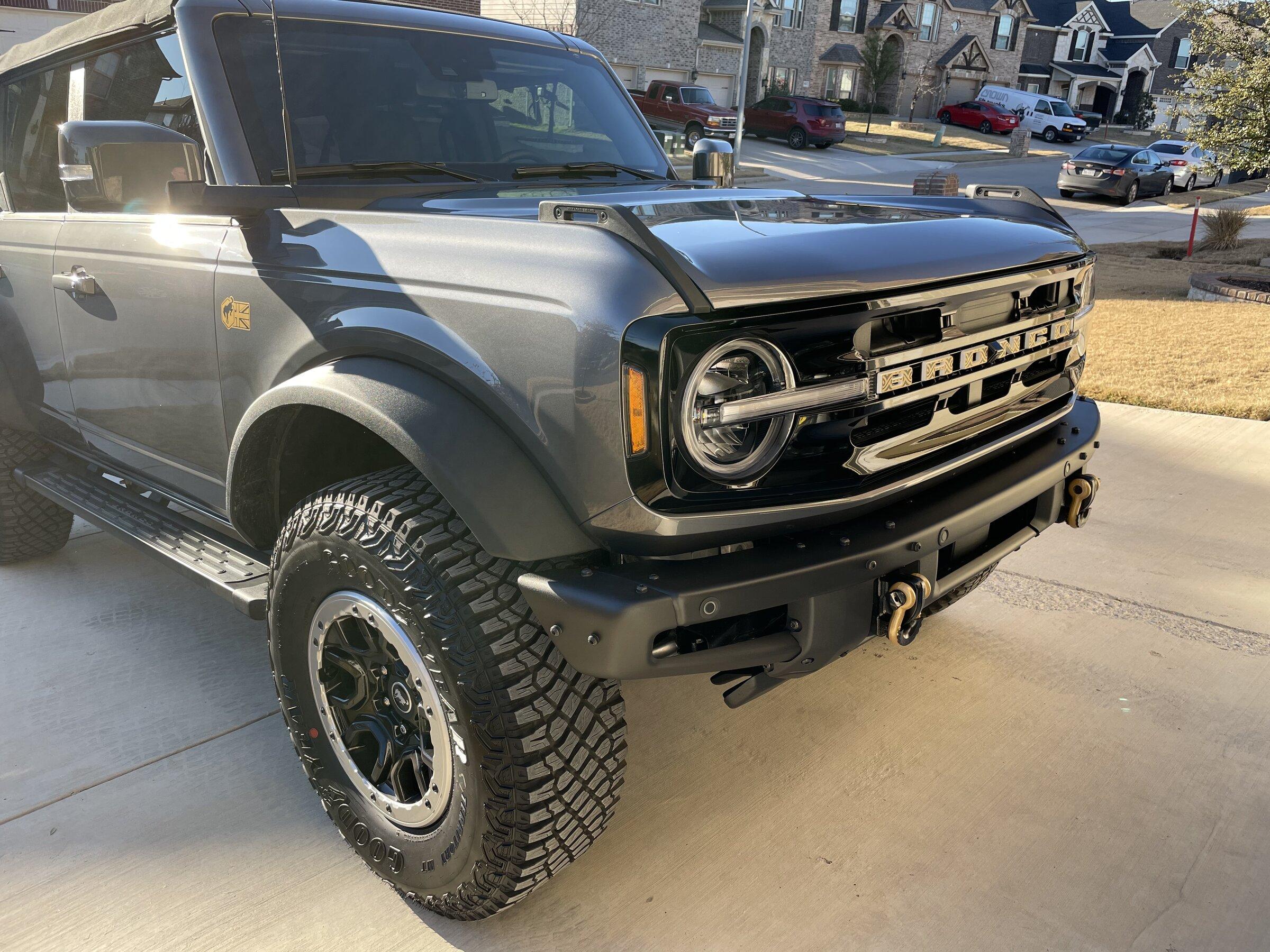 Ford Bronco Custom Bronco overlay decals installed. DCAD2293-1E59-4555-9EB5-E0322E448B48