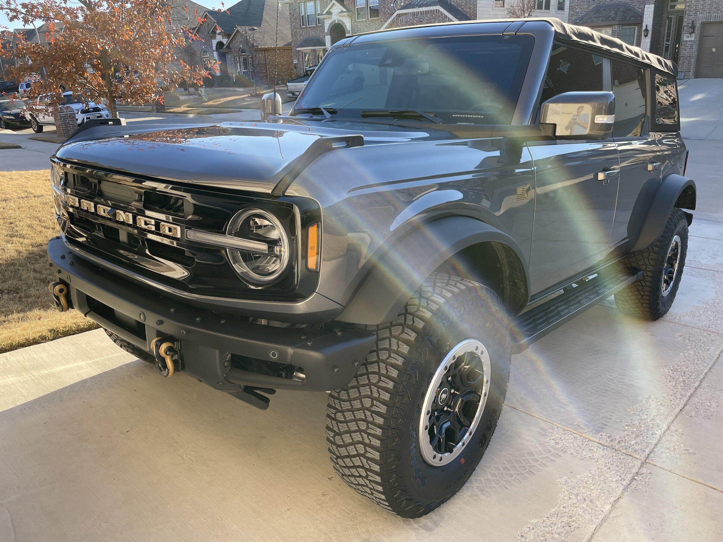 Ford Bronco Custom Bronco overlay decals installed. 5288CC4B-E834-4844-AE23-8FB0719FFD44