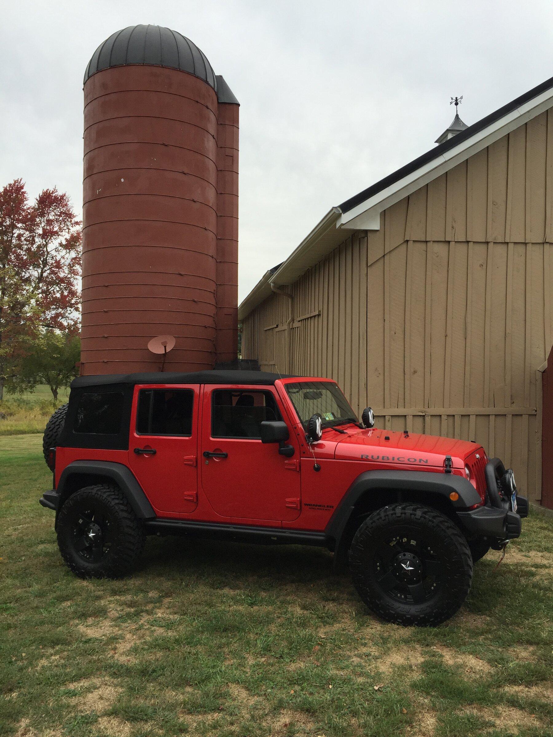 Ford Bronco Picked up my wife’s 392 Wrangler. Some comparisons to my First Edition Bronco A0245BAE-60AB-4248-B1CB-6E12E0B34F82