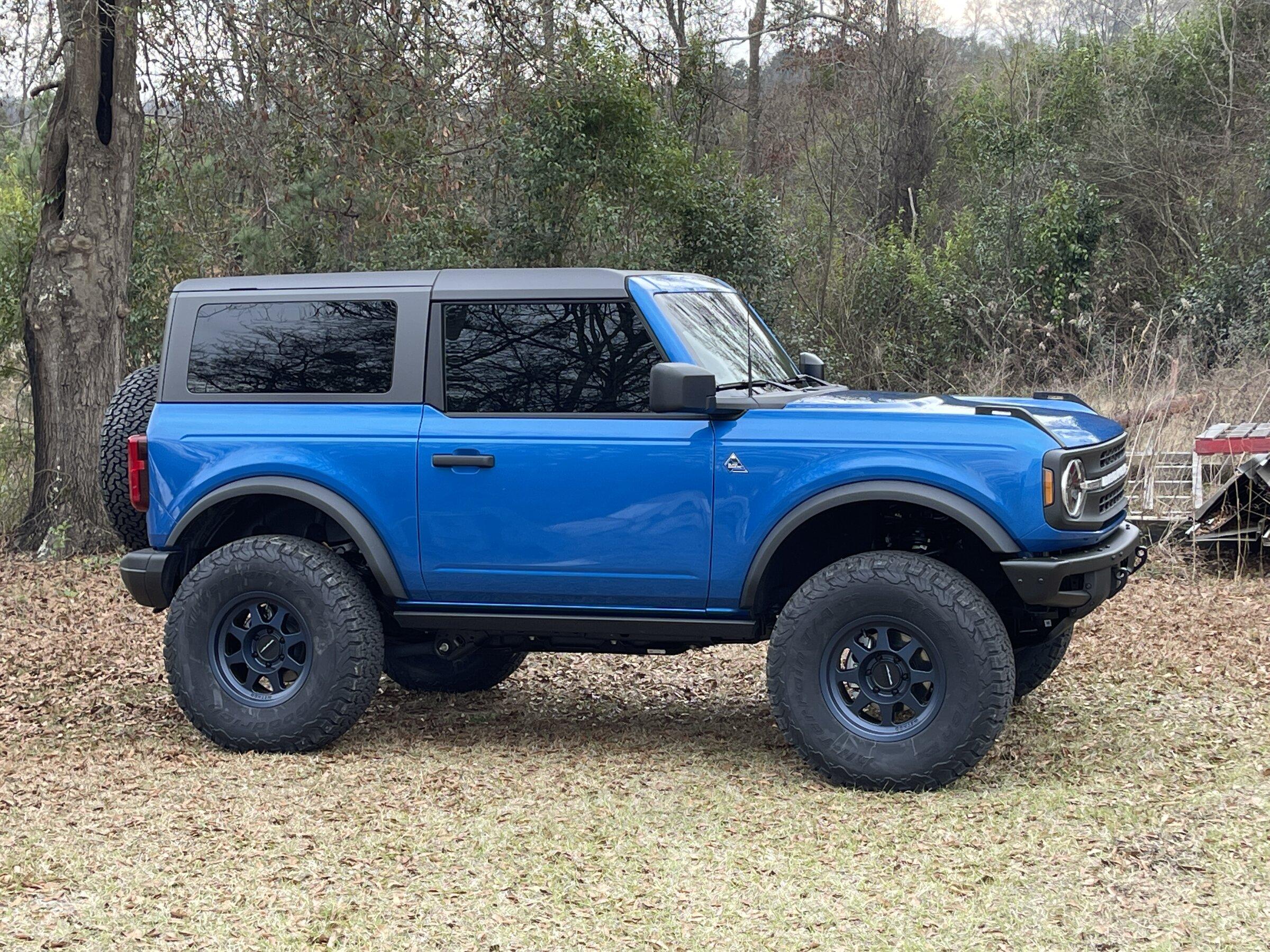 Ford Bronco Blue Black Diamond 2022-01-15 15.23.51