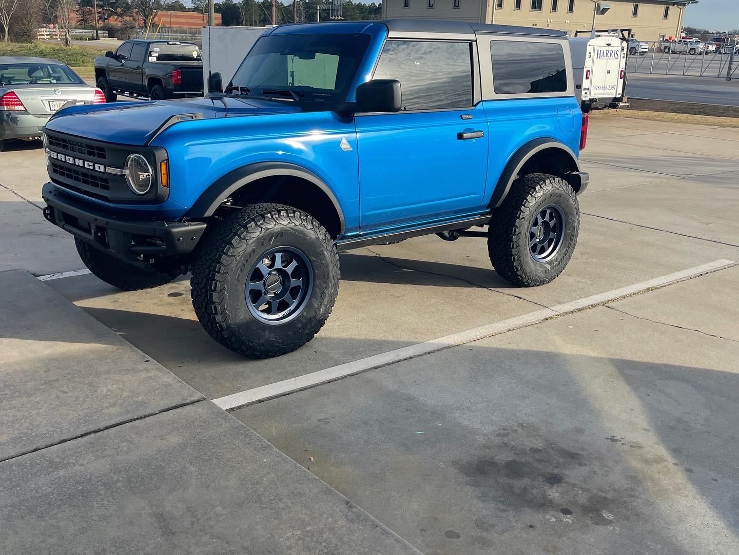 Ford Bronco Blue Black Diamond 2022-01-13 21.31.00