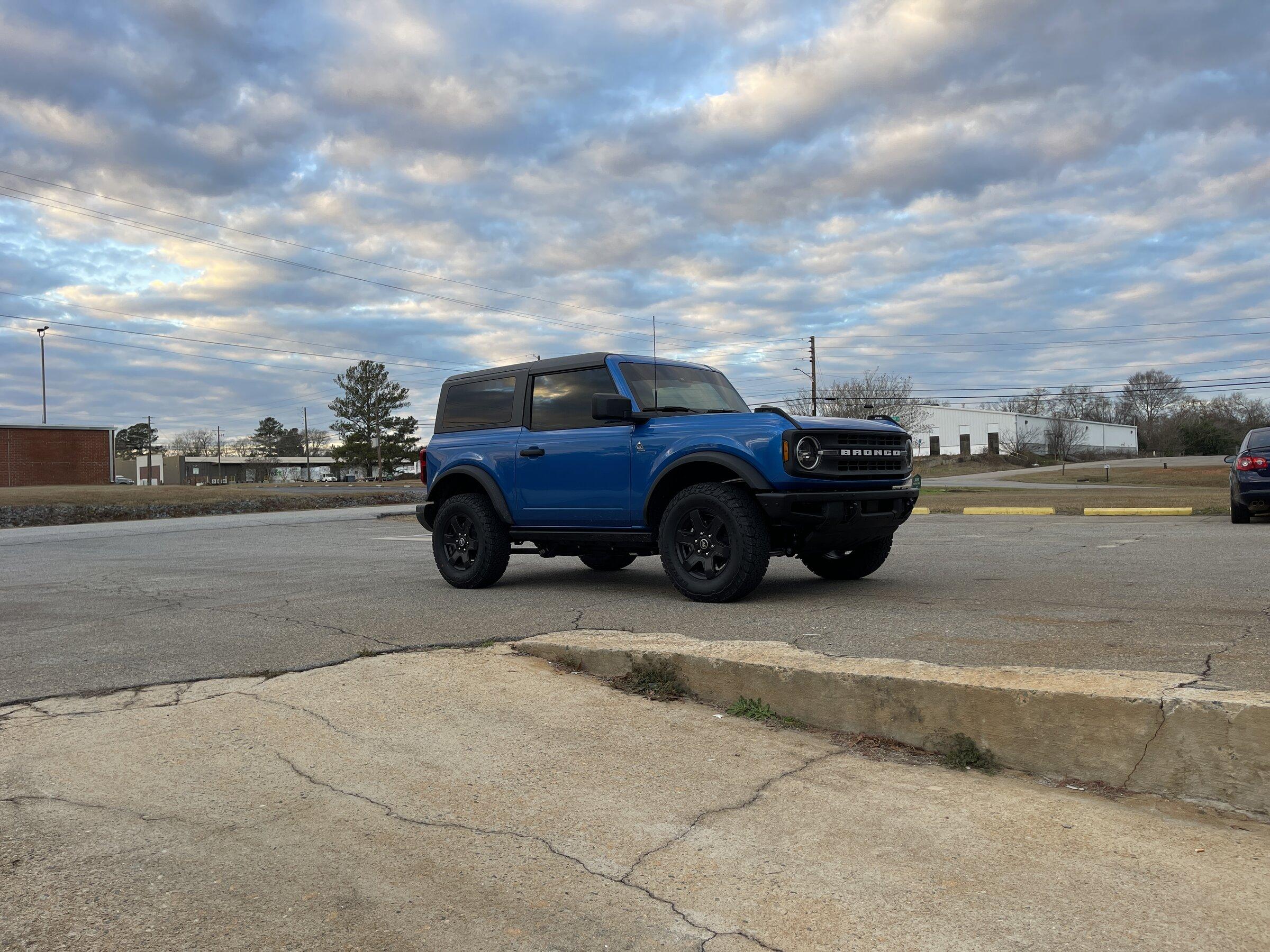 Ford Bronco Blue Black Diamond 2021-12-28 17.14.03