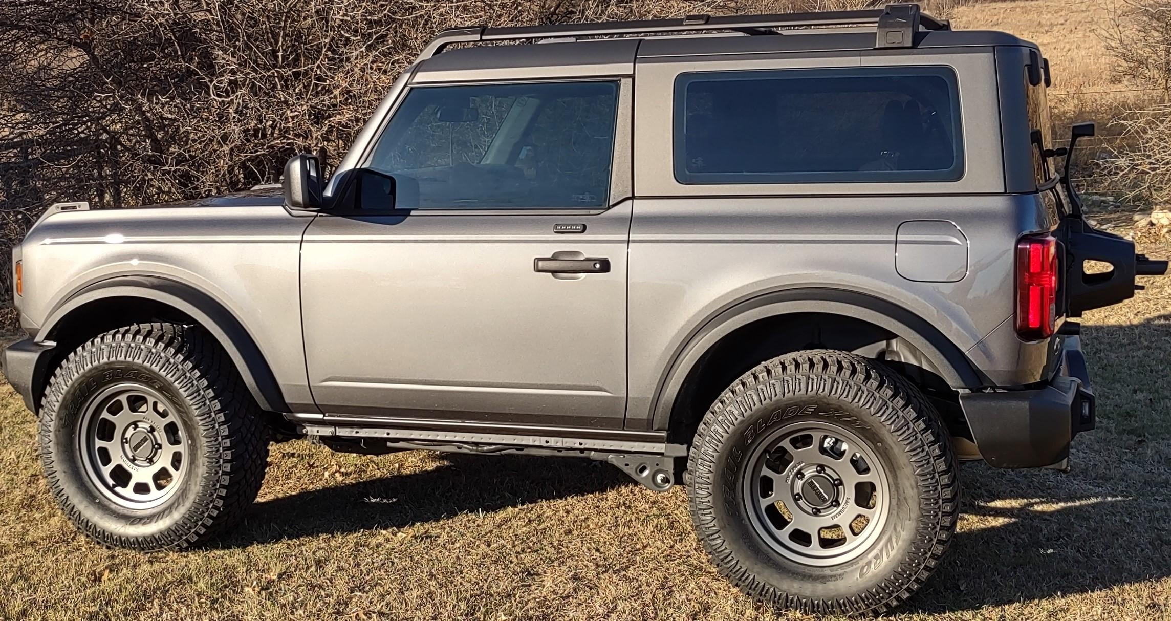 Ford Bronco 2dr MIC w/35s 4