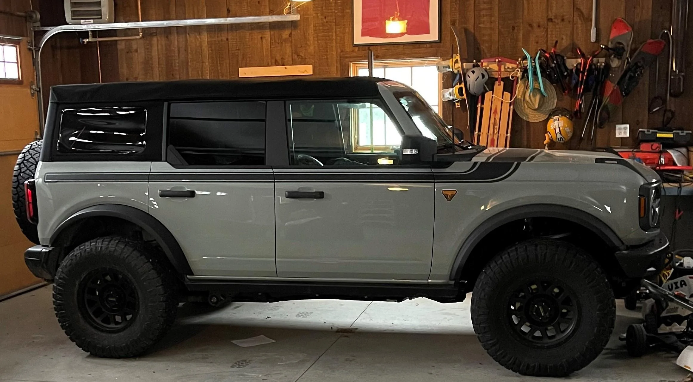 Ford Bronco Show us your installed wheel / tire upgrades here! (Pics) brono garage (2)