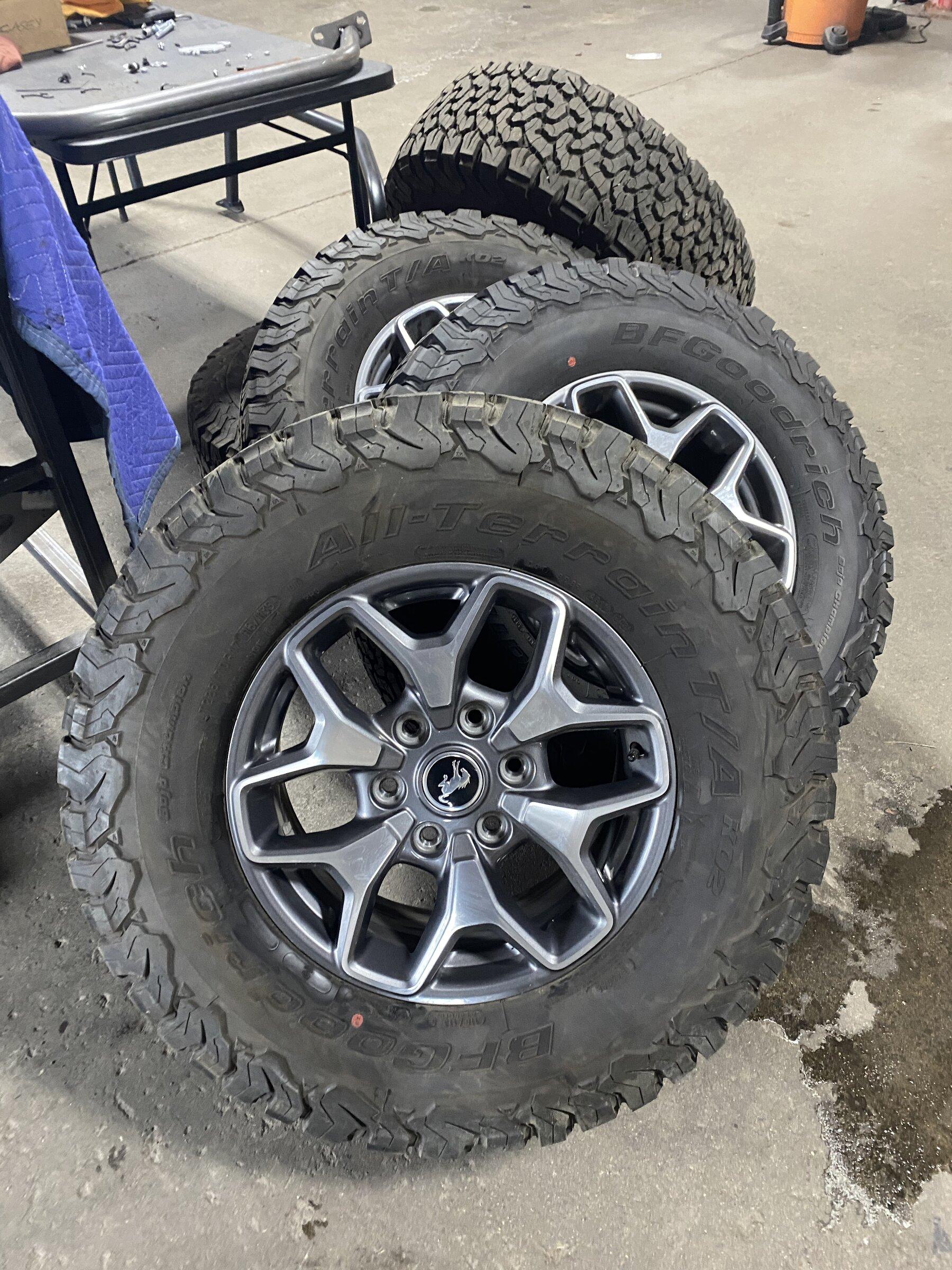 Ford Bronco (5) Badlands wheels and tires B3F5D4BD-101F-4F8C-B955-310A3505942C