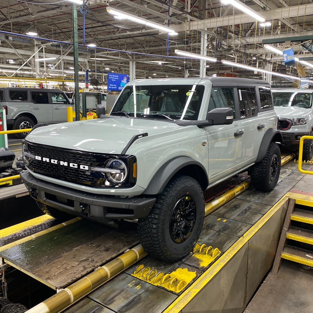 Ford Bronco 🛠 1/3/22 Build Week Group image