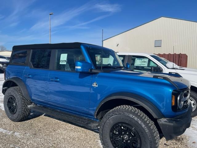 Ford Bronco VELOCITY BLUE Bronco Club 17F87518-08B1-44FA-B78A-8E15D28EEB0B