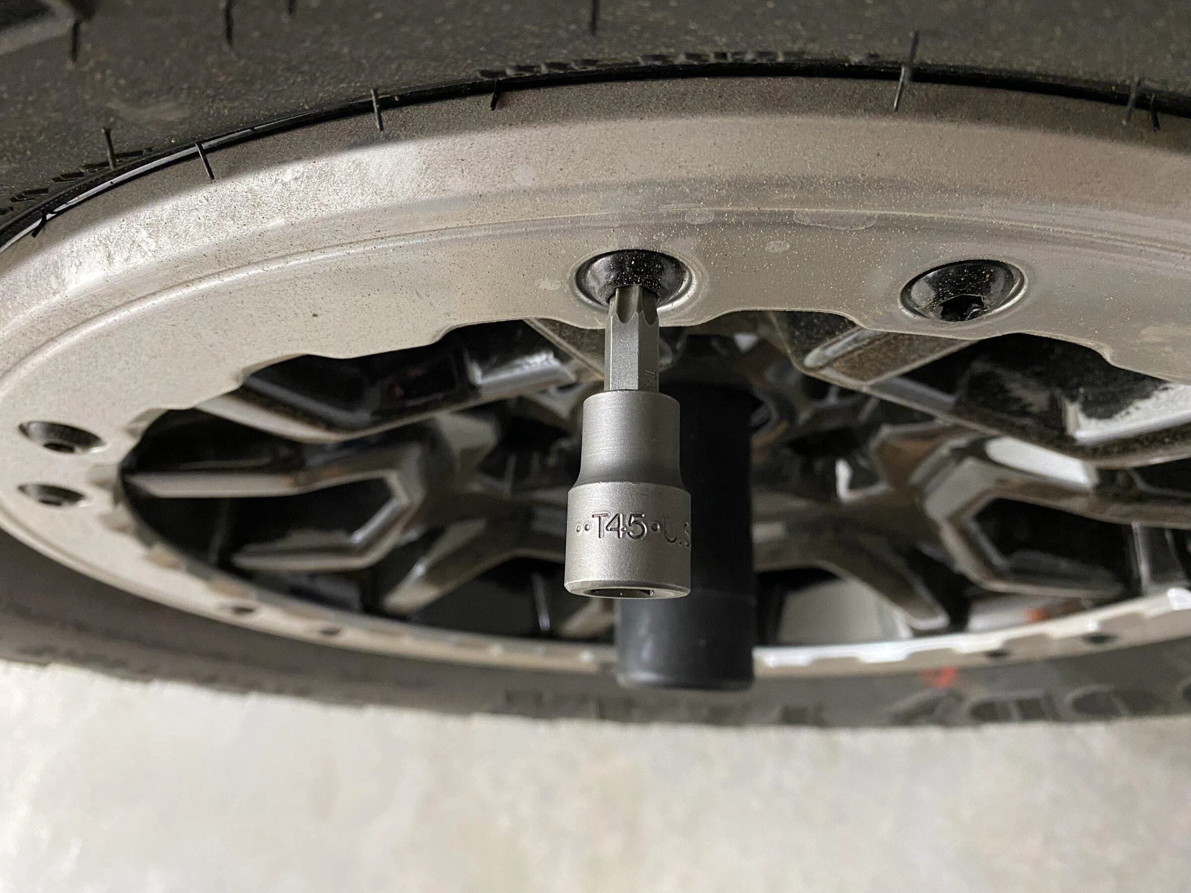 Ford Bronco Driving without bedlock beauty rings installed? And torx bolt size? A0B6B8BA-07DE-4B08-834E-64F66C167311