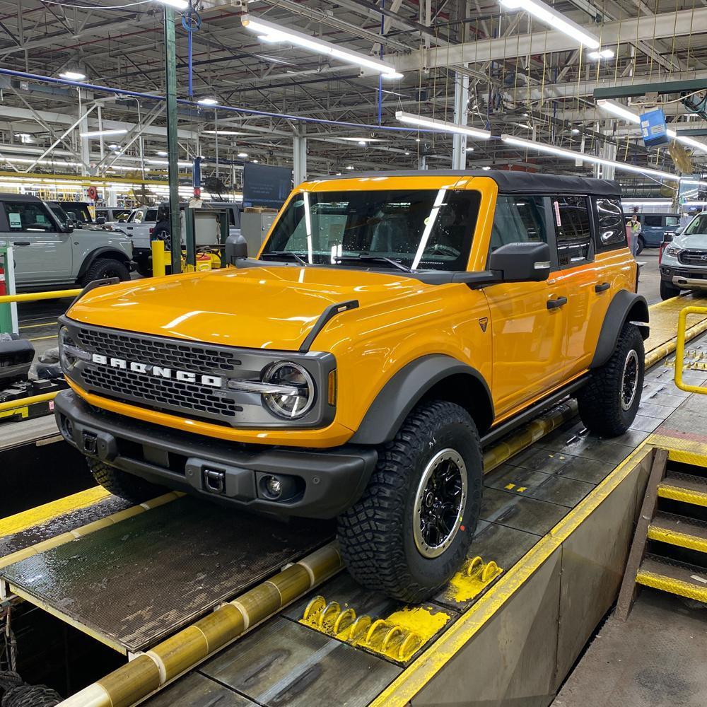 Ford Bronco 🛠 1/3/22 Build Week Group image