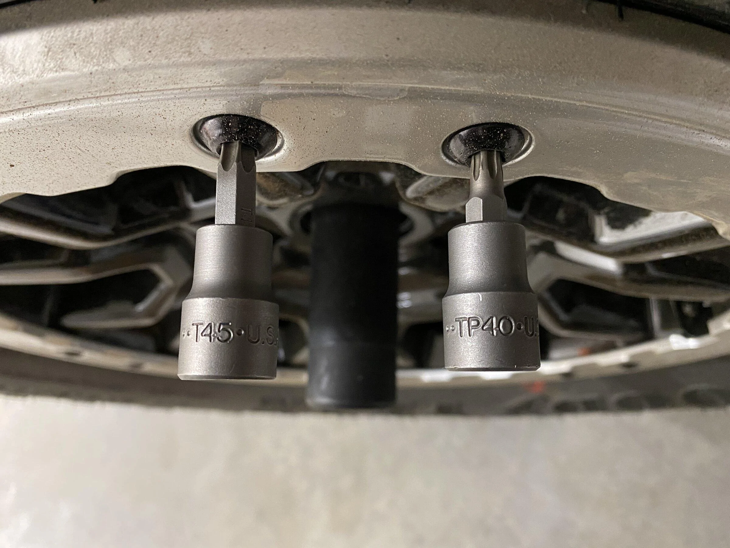 Ford Bronco Driving without bedlock beauty rings installed? And torx bolt size? D3451129-CD60-472F-AE80-C80A017D9D12