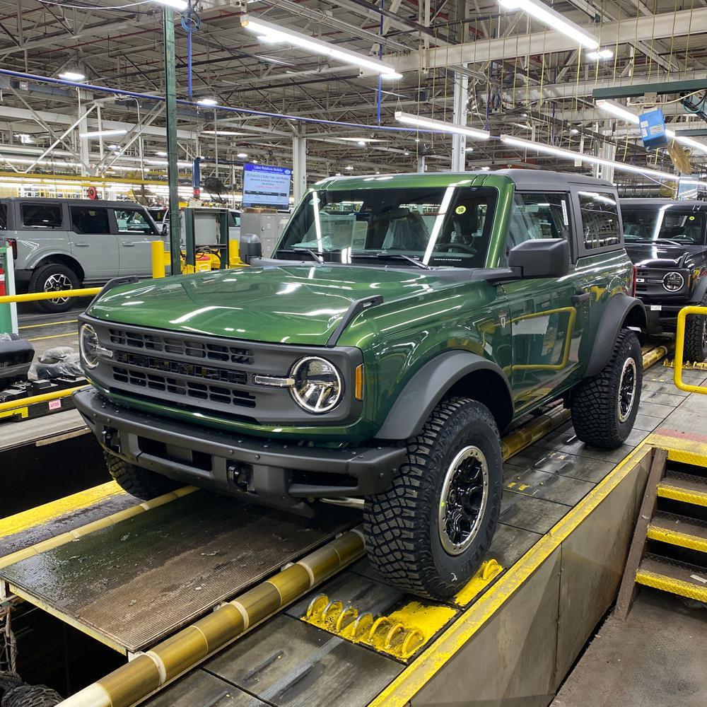 Ford Bronco 🛠 1/3/22 Build Week Group image