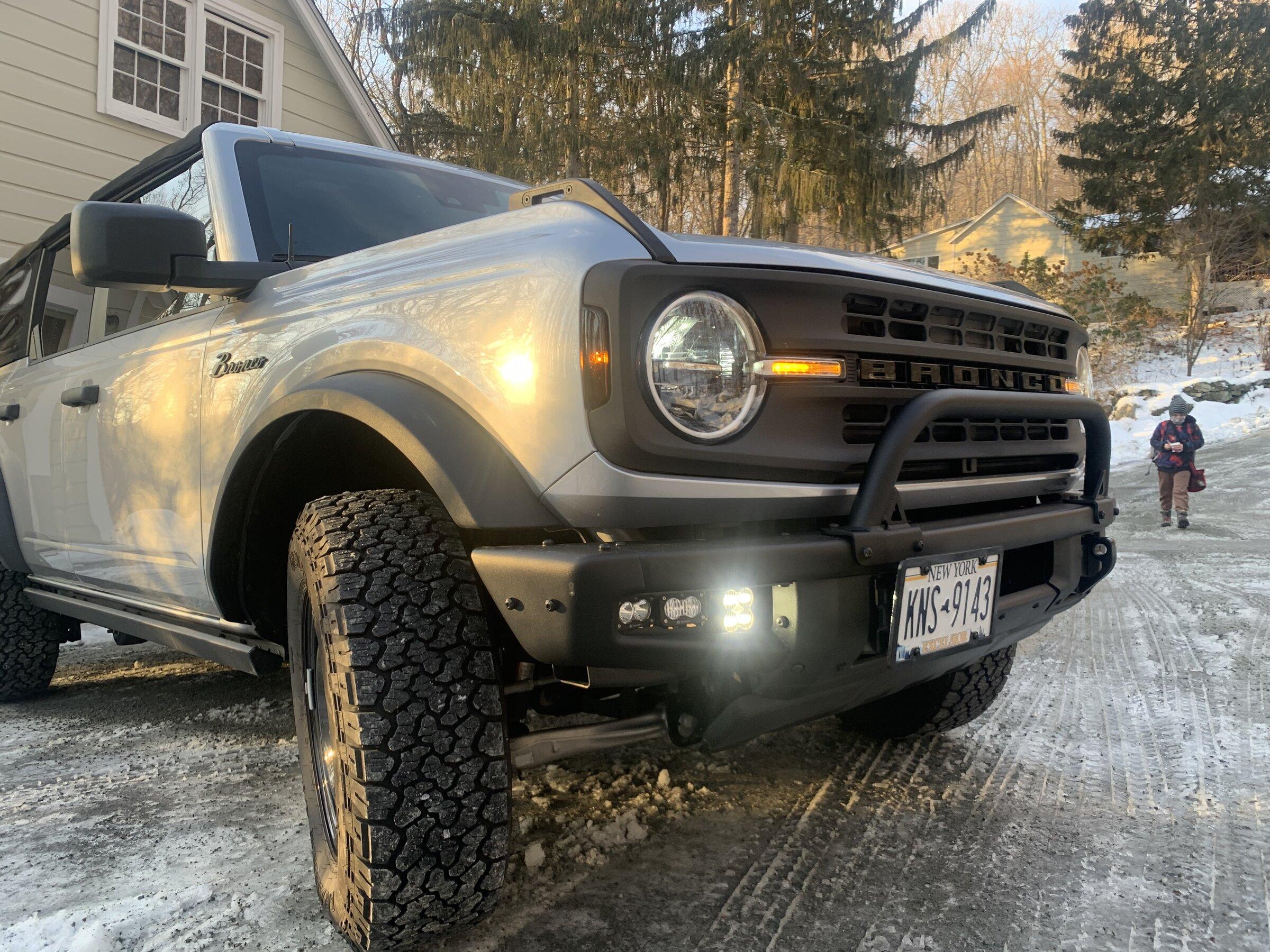 Ford Bronco ICONIC SILVER Bronco Club 660D1719-5420-48B2-8884-C8FC225937B5