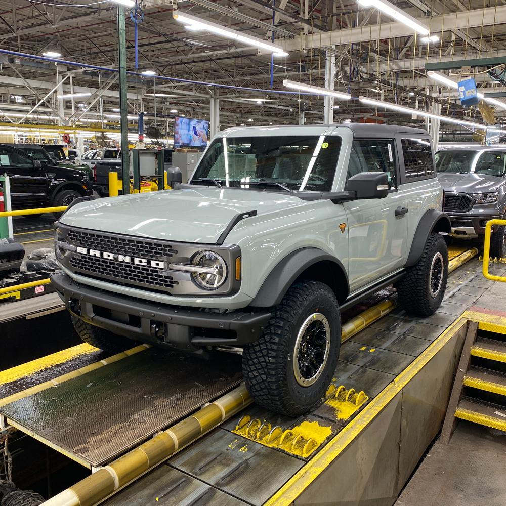 Ford Bronco CACTUS GRAY Bronco Club AE4705FA-77DD-4CF9-9CA9-4895A612C5E0