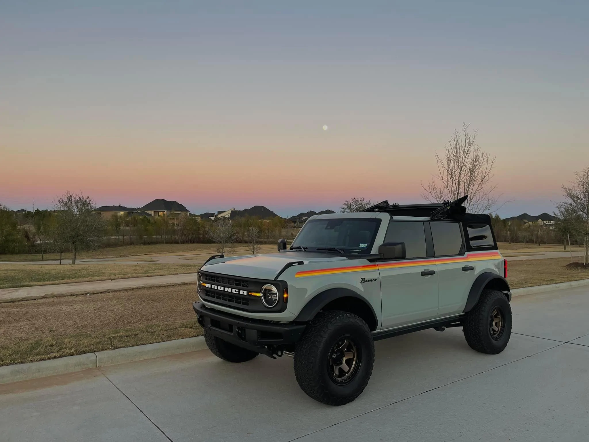 Ford Bronco CACTUS GRAY Bronco Club 272076030_10160075392276458_4262427544603628405_n