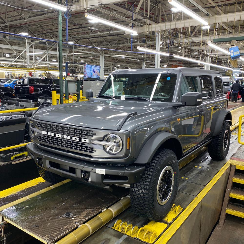 Ford Bronco CARBONIZED GRAY Bronco Club 7E9C4229-7CCF-4B83-8D56-7F34D8661FC2