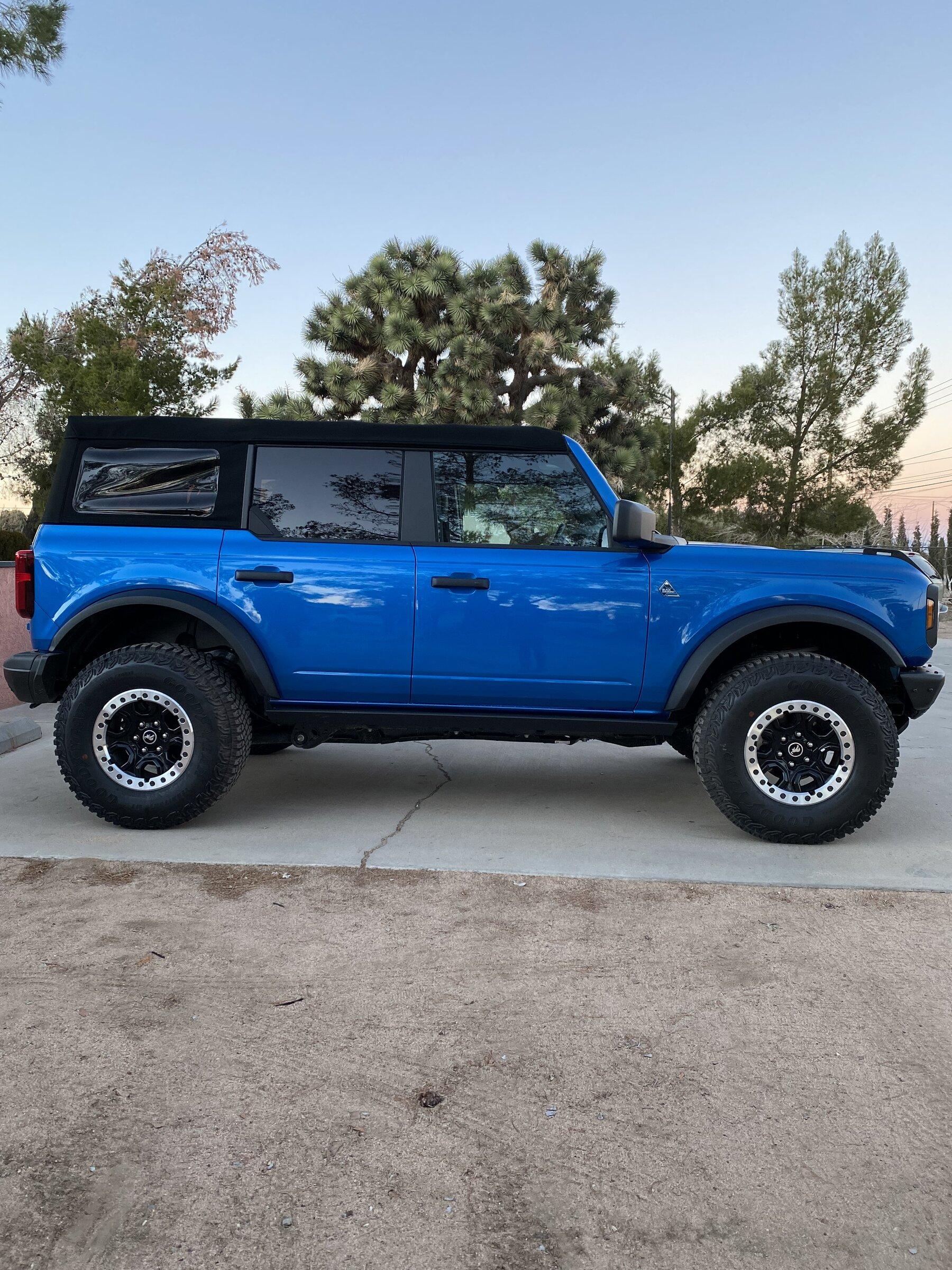 Ford Bronco VELOCITY BLUE Bronco Club E10F3246-F4A8-4BAE-89BC-75FB546D754A