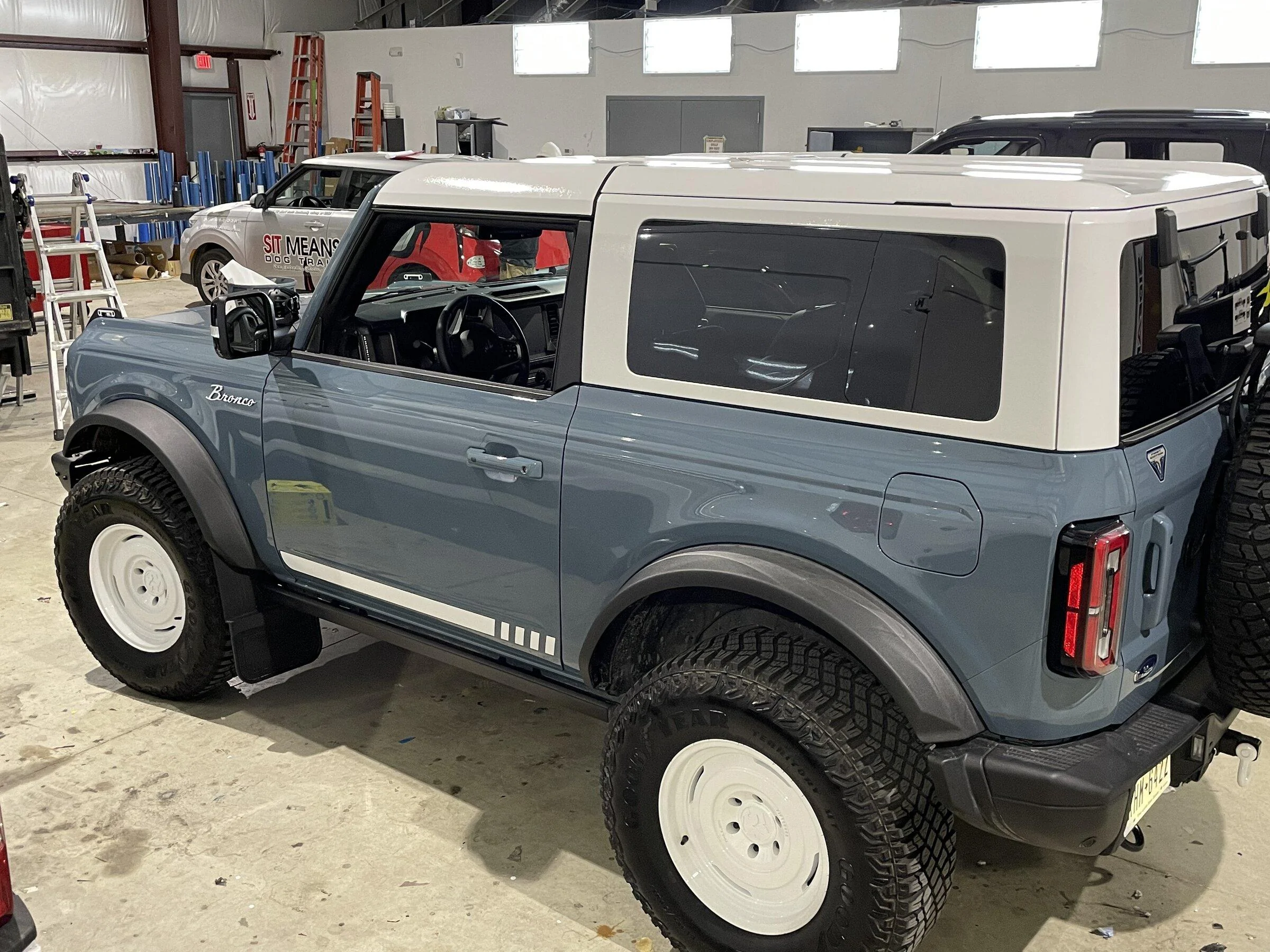 Ford Bronco MIC Top 2.0 Professional White Vinyl Wrap DONE 93931972-D293-4022-A02E-748CFEEDB94C