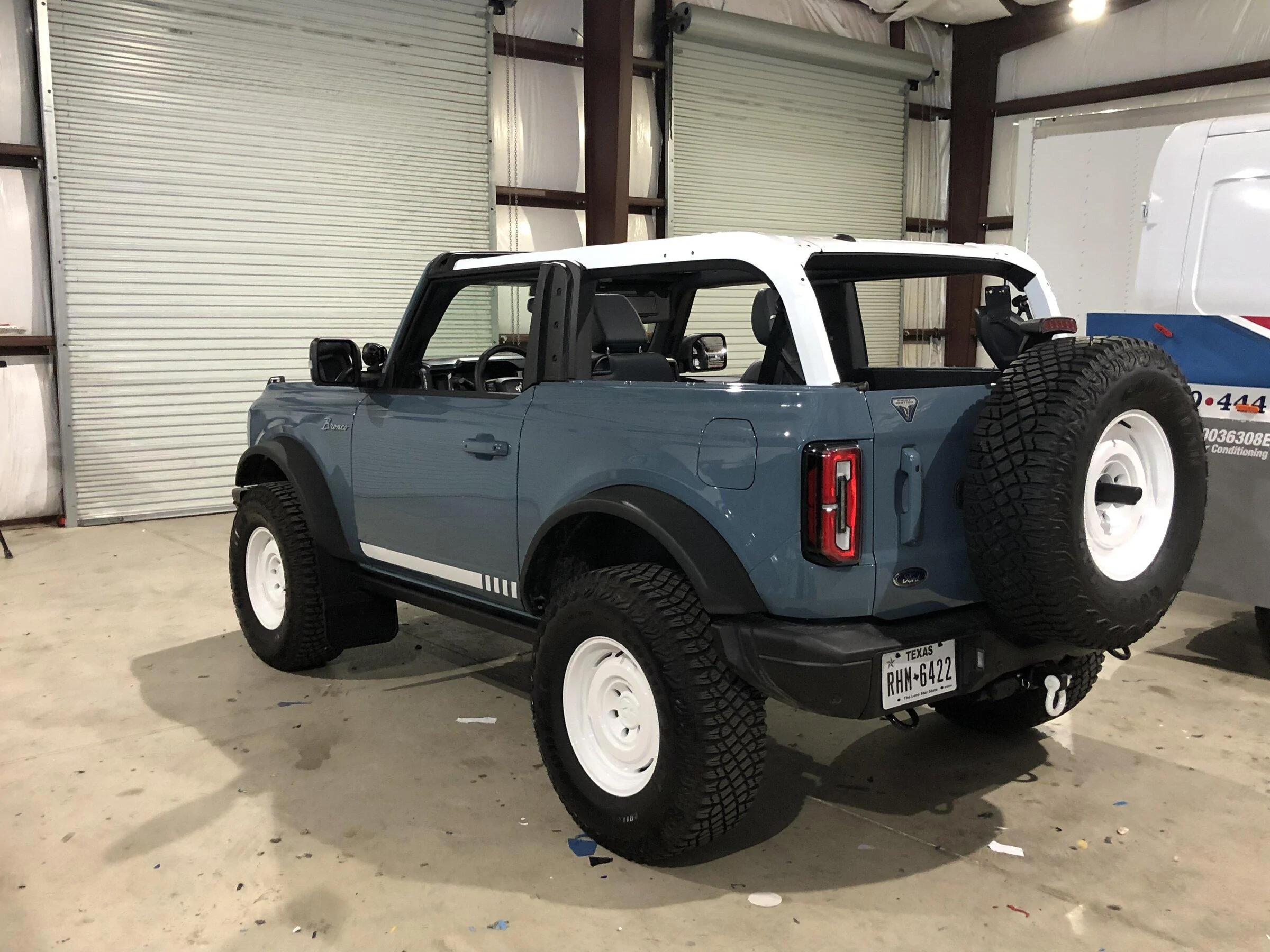 Ford Bronco MIC Top 2.0 Professional White Vinyl Wrap DONE 5AD40289-BEF0-4452-833C-80FE13640DBD