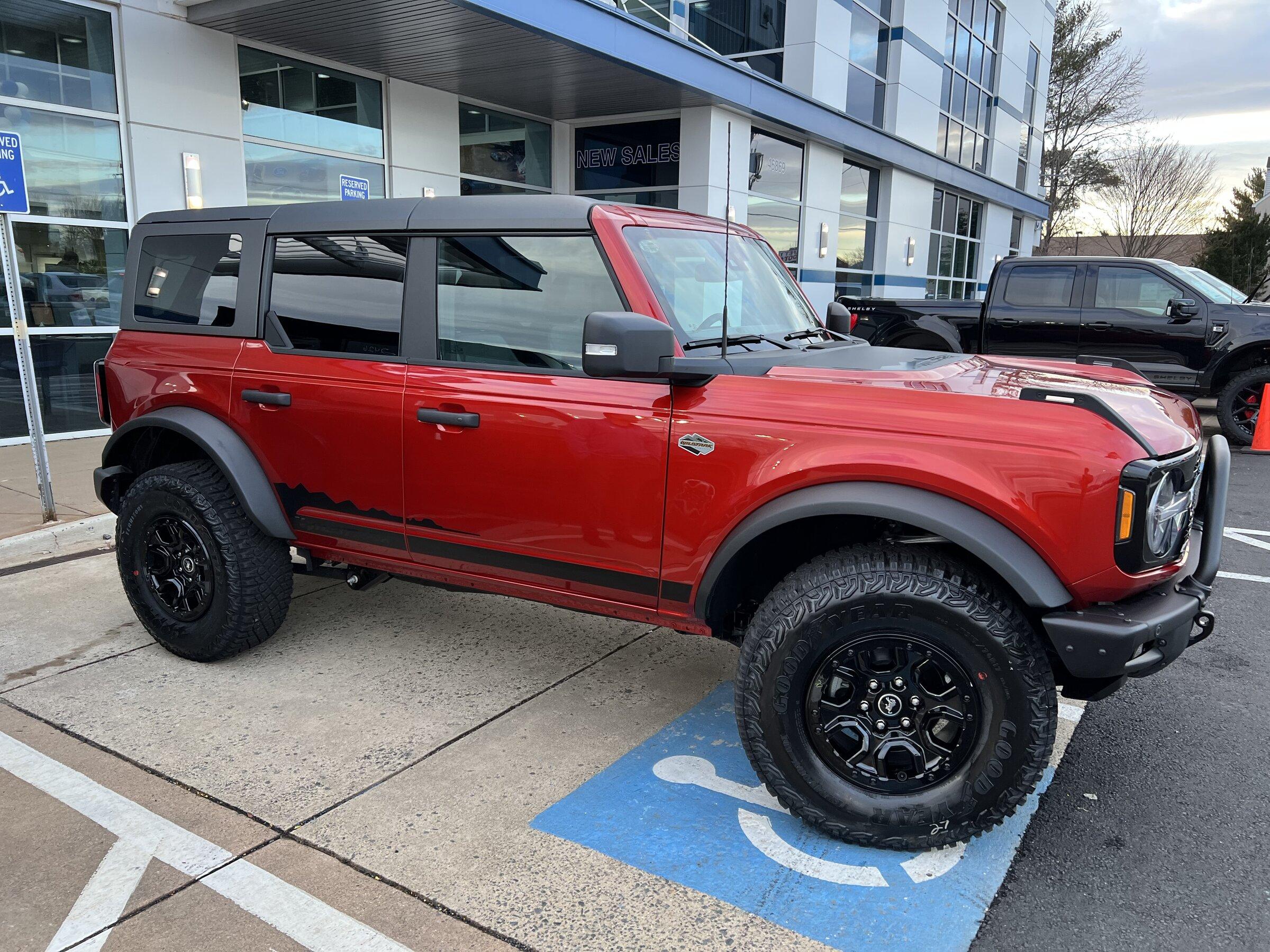 Ford Bronco Wow my Hot Pepper Red Bronco came in a week early 😎 37ef1a18-f122-4ebf-a048-180d3cfbc114-jpe