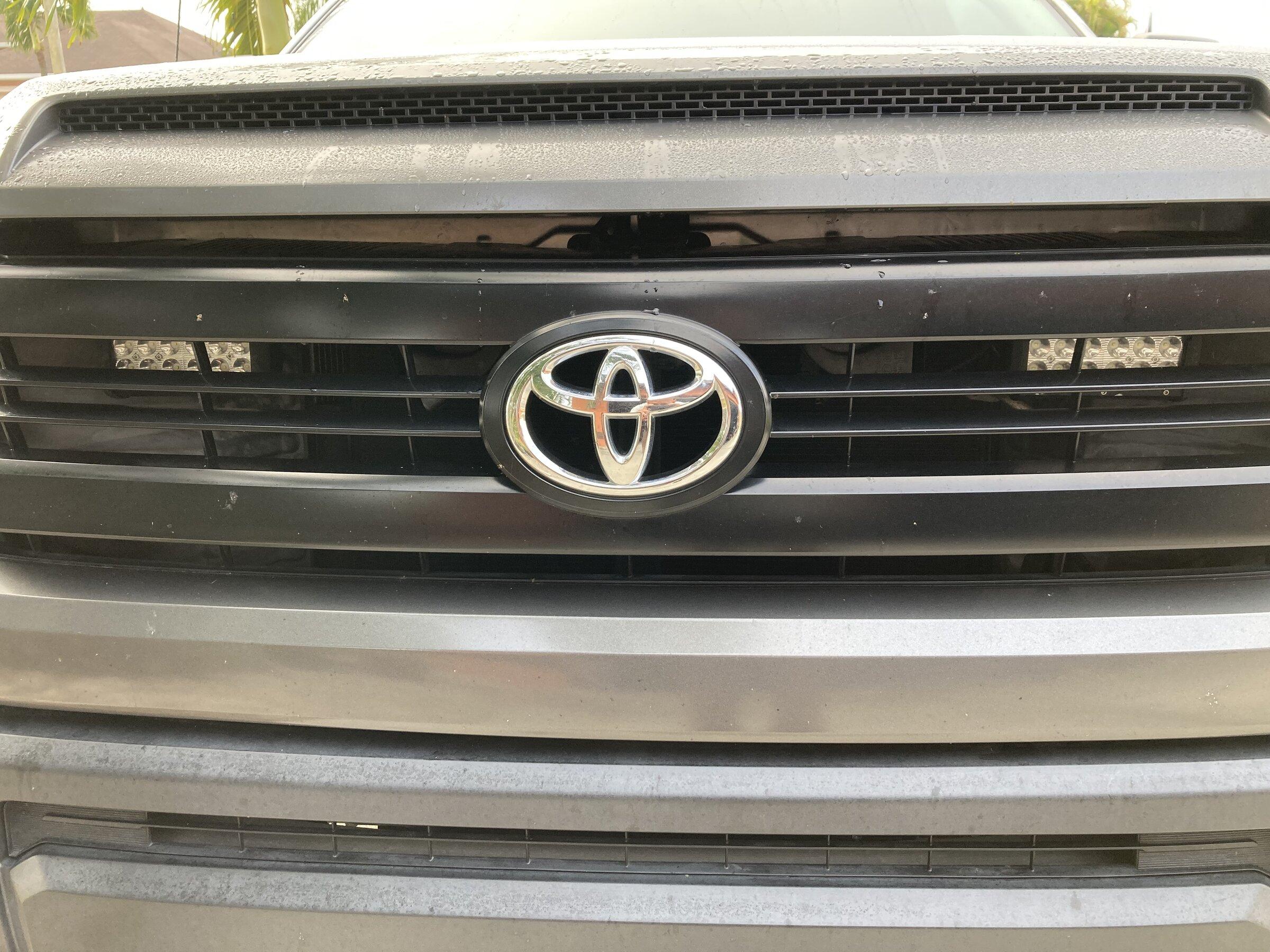 Ford Bronco Light Bar Inside Grill Opening 202D8541-6900-4125-96AD-BFA09379D9BB