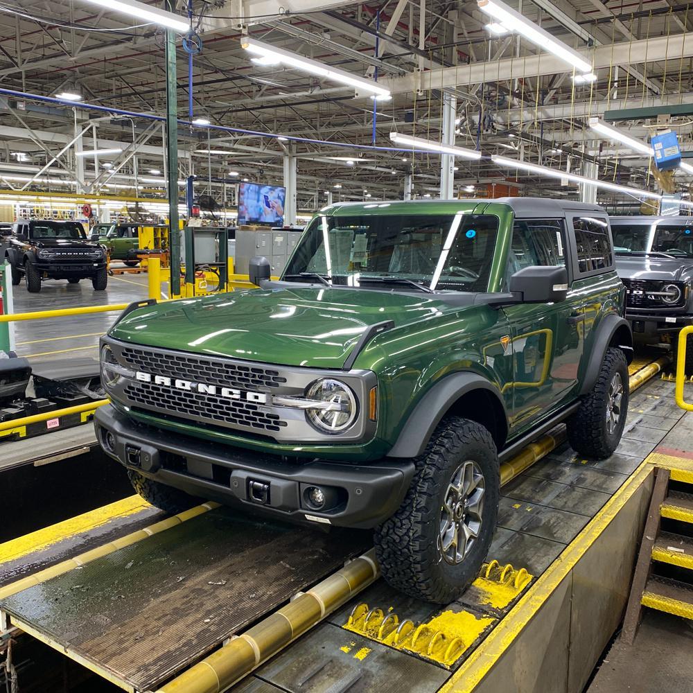 Ford Bronco 2 door Badlands, MT, high package, Eruption Green. 9A9C6538-4EB1-44CB-9434-1CF007E2E8B9