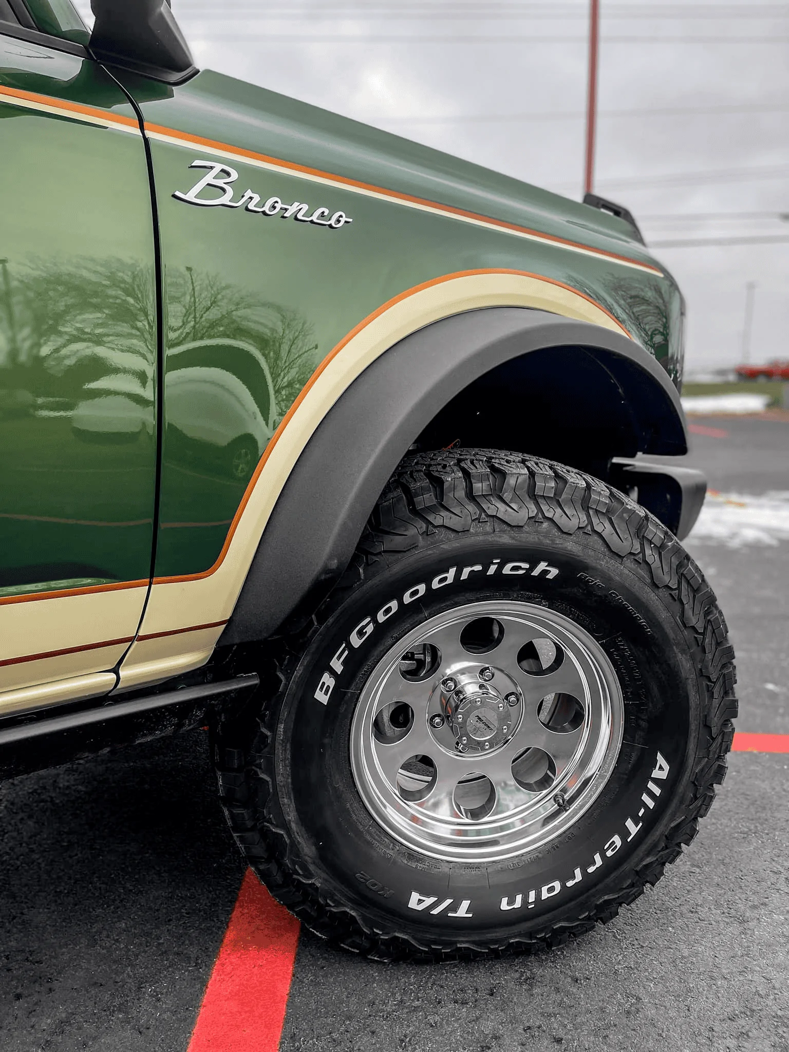 Ford Bronco ERUPTION GREEN Bronco Club 1642796500357