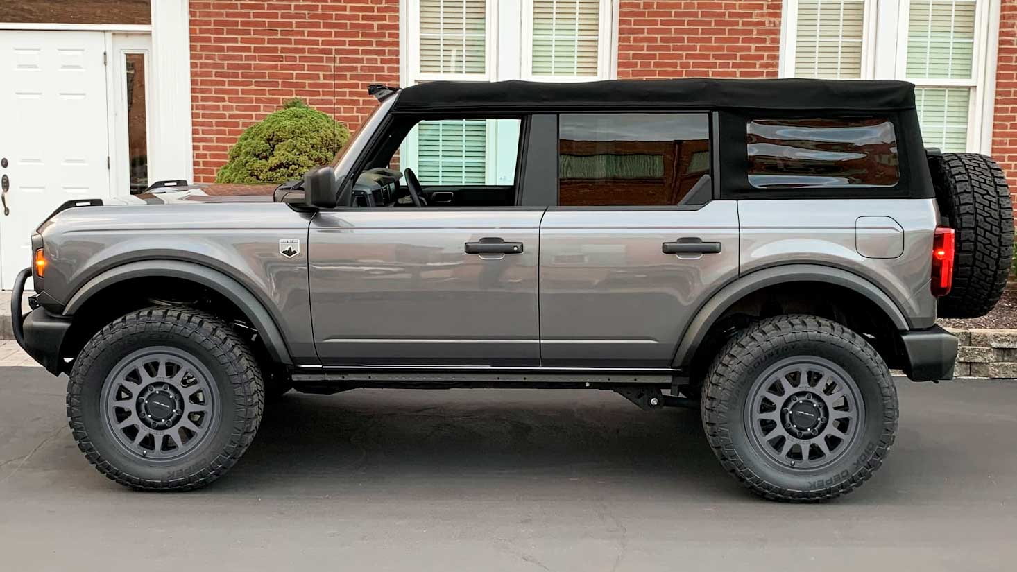 Ford Bronco Show us your installed wheel / tire upgrades here! (Pics) Bronco-rims-test-Method-703-Titanium