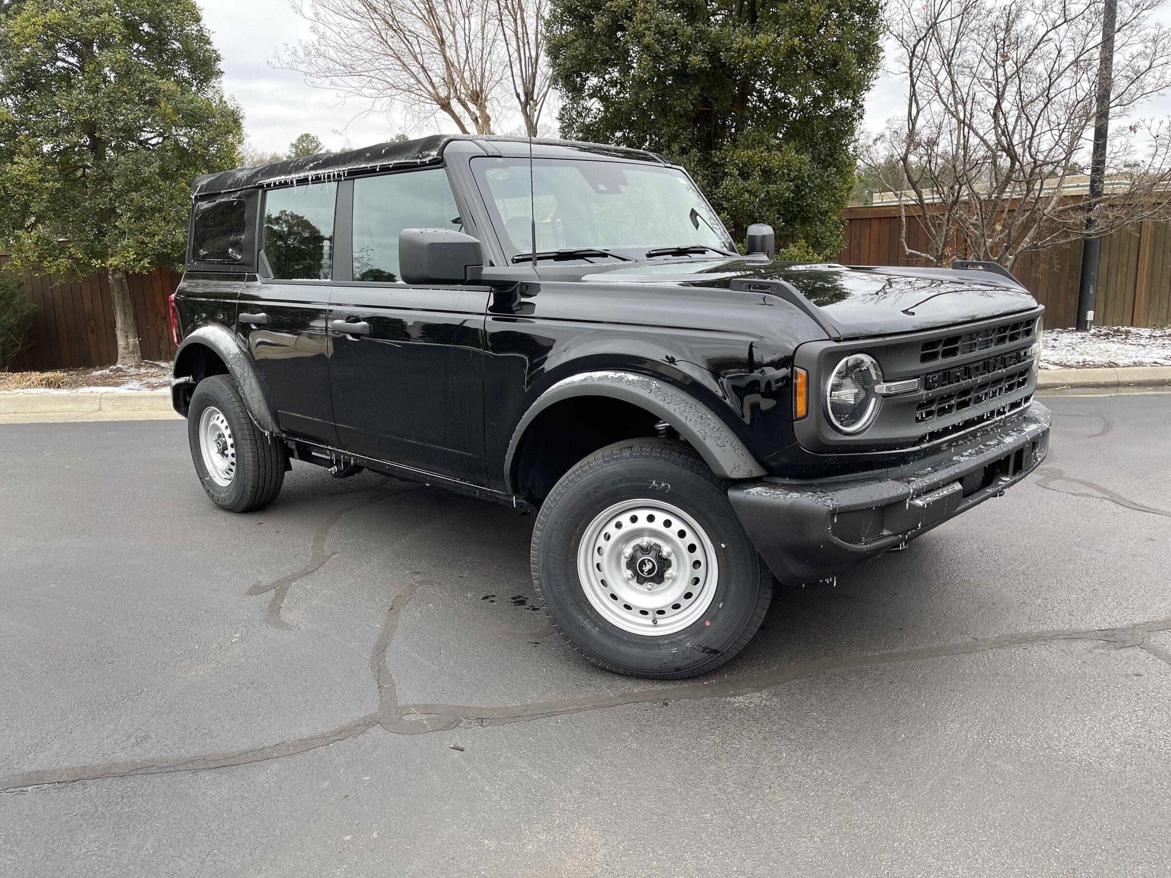 Ford Bronco SHADOW BLACK Bronco Club 64C66341-300F-41BC-B1EB-CB02D0B161D4