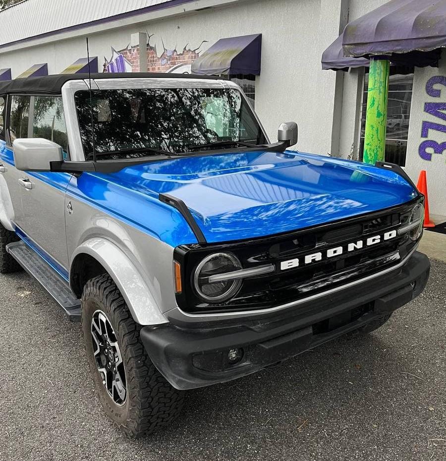 Ford Bronco Outer Banks Retro-Inspired Vinyl Wrap front angle (2)