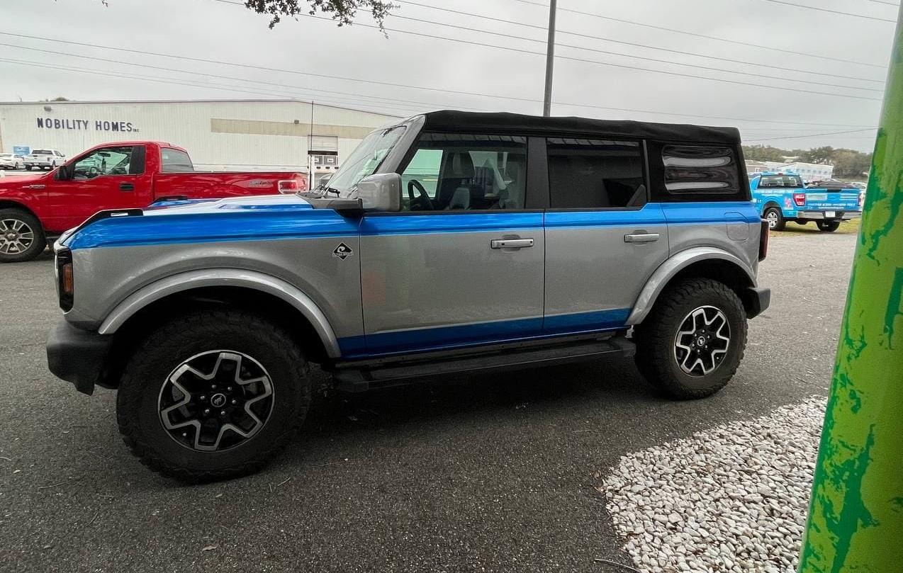 Ford Bronco Outer Banks Retro-Inspired Vinyl Wrap driver side (2)