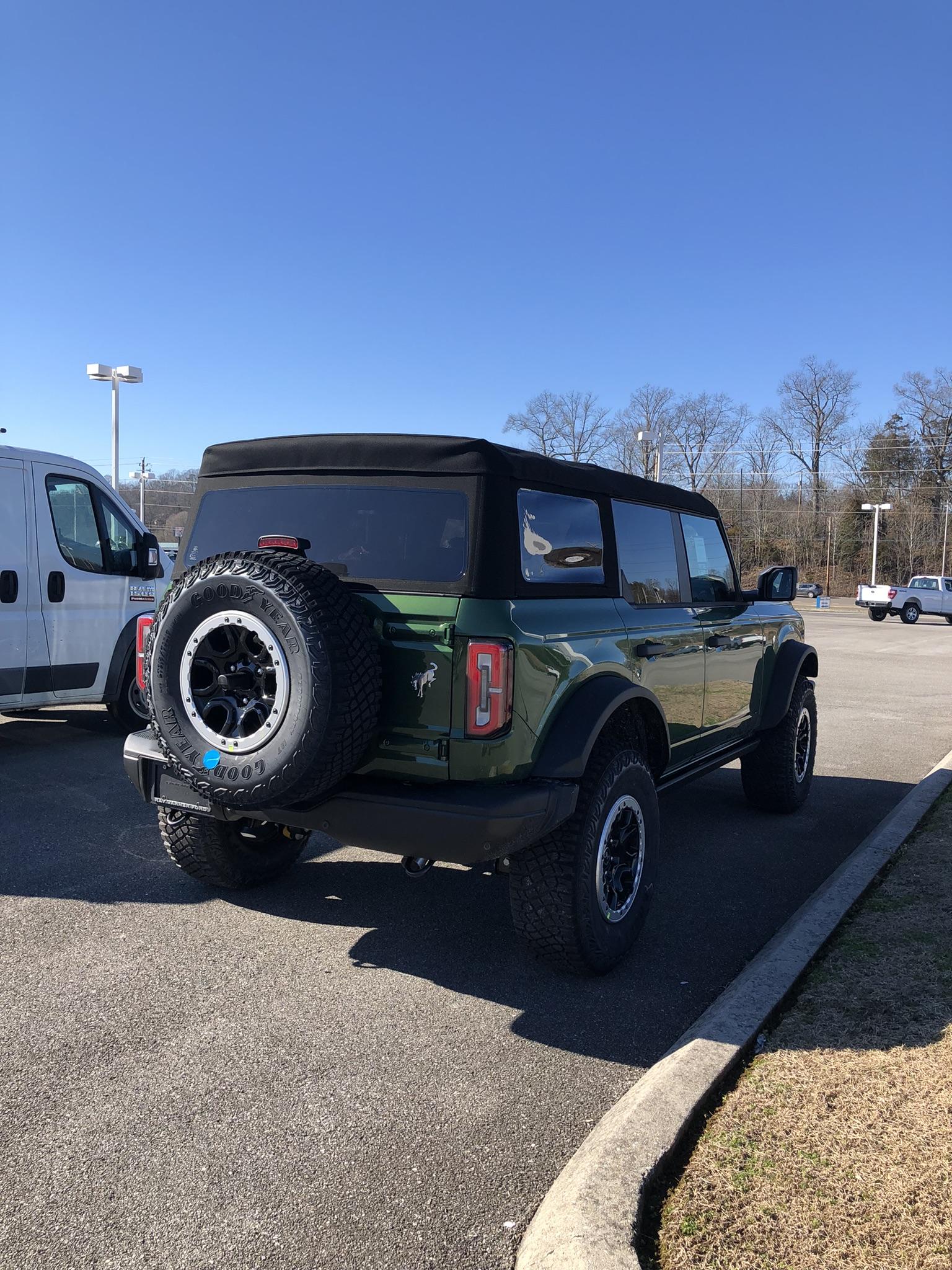 Ford Bronco ERUPTION GREEN Bronco Club BA526A32-6BE4-45EF-A122-C6EAF7BB3E80