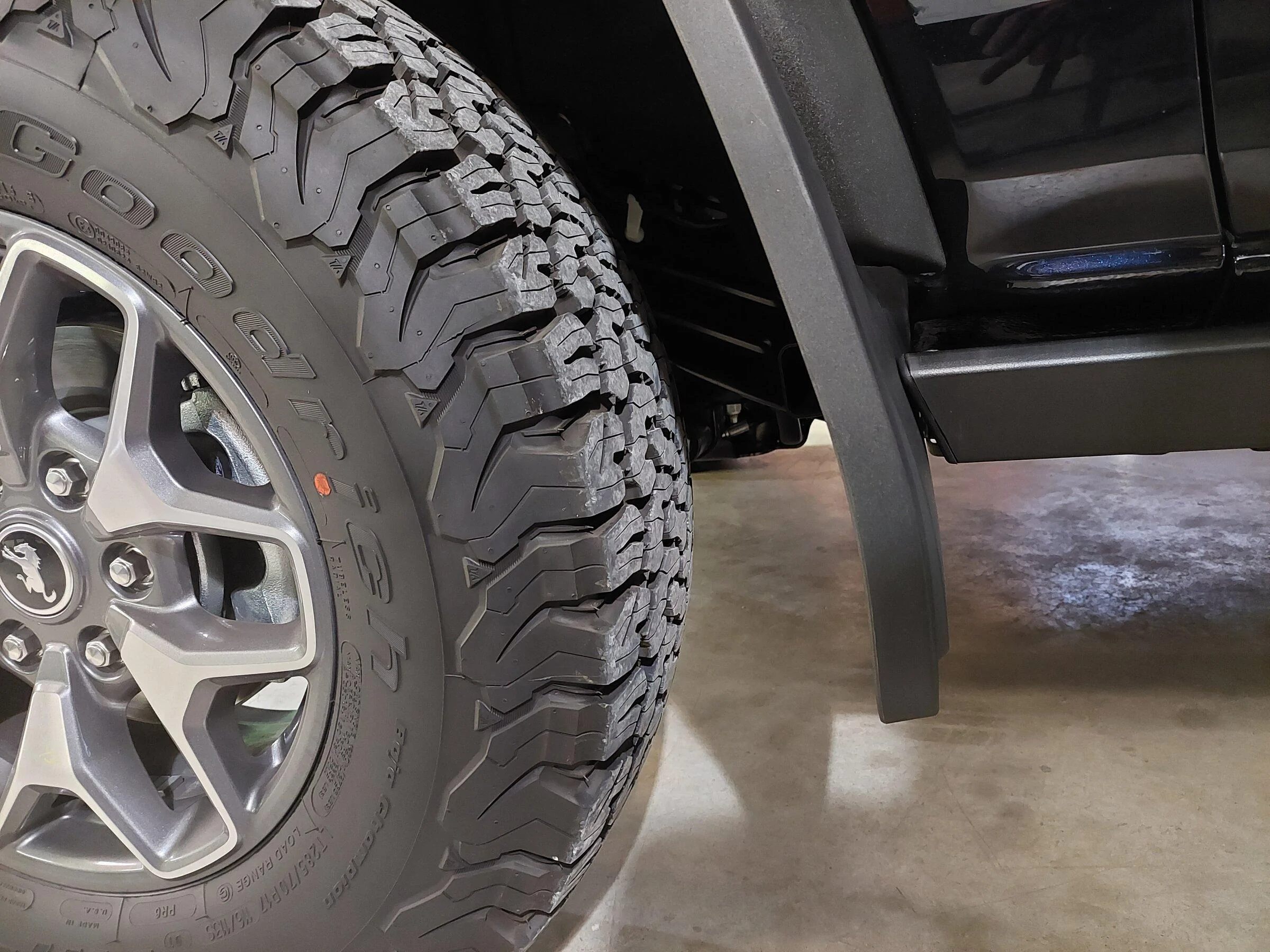 Ford Bronco Badlands squatch why no mud flaps? 20211226_164430