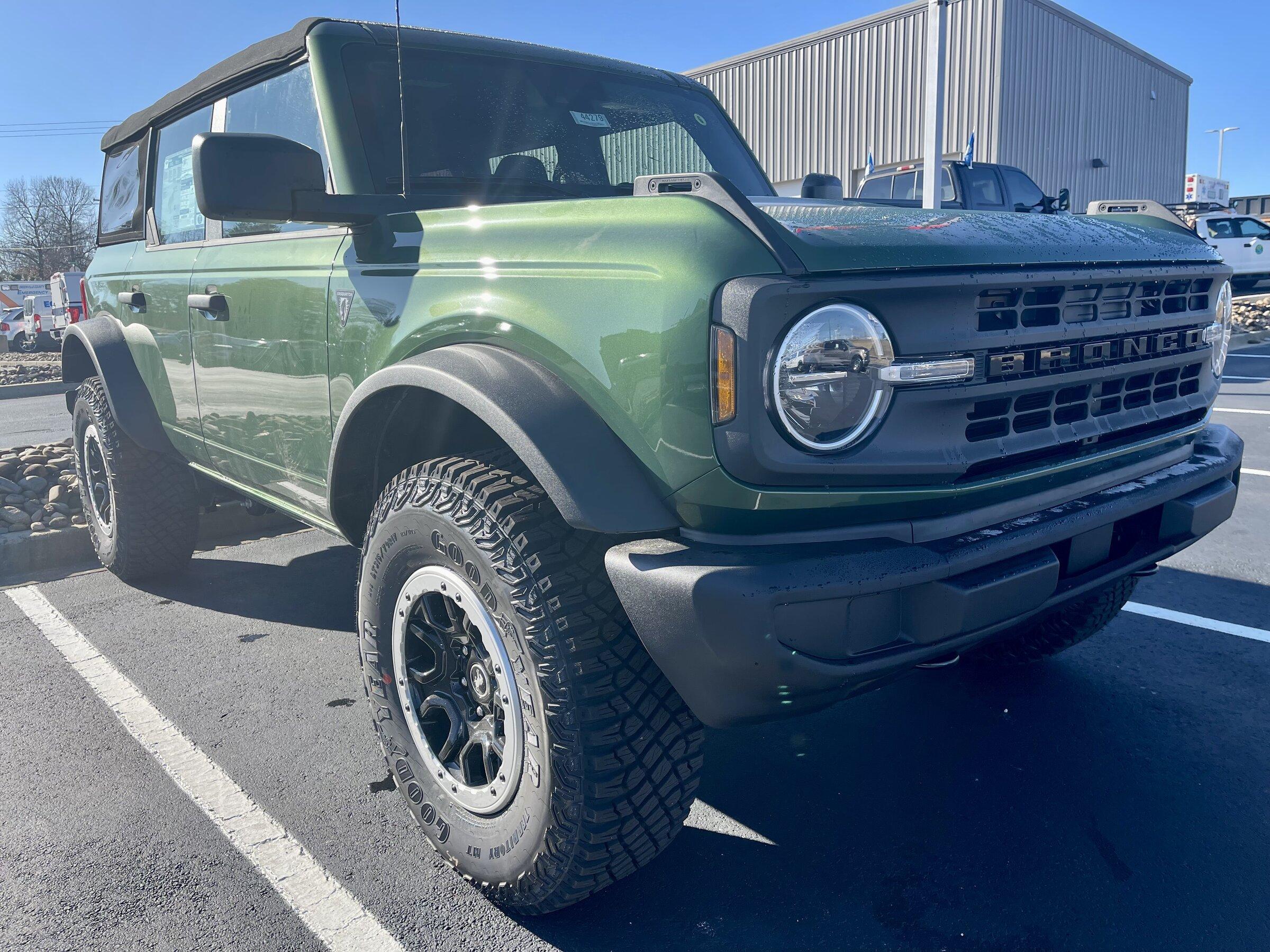 Ford Bronco ERUPTION GREEN Bronco Club 5D915FE9-6C2E-459D-BA1B-E1C0936DB7FD