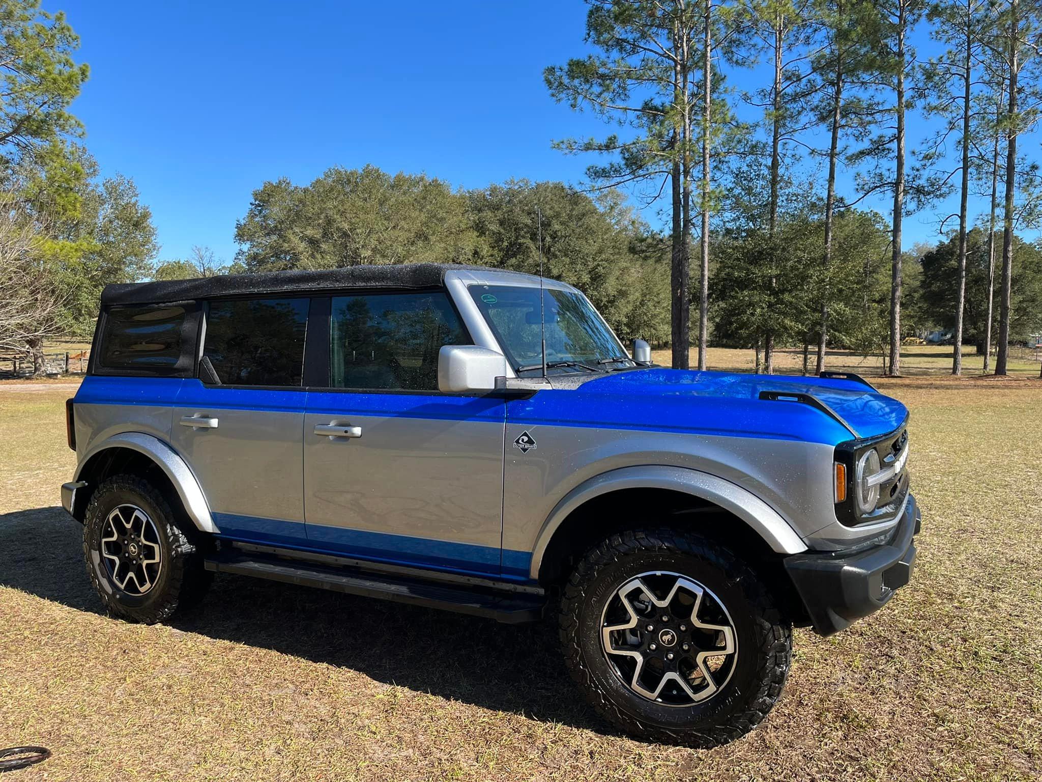 Ford Bronco Outer Banks Retro-Inspired Vinyl Wrap Bronco sun