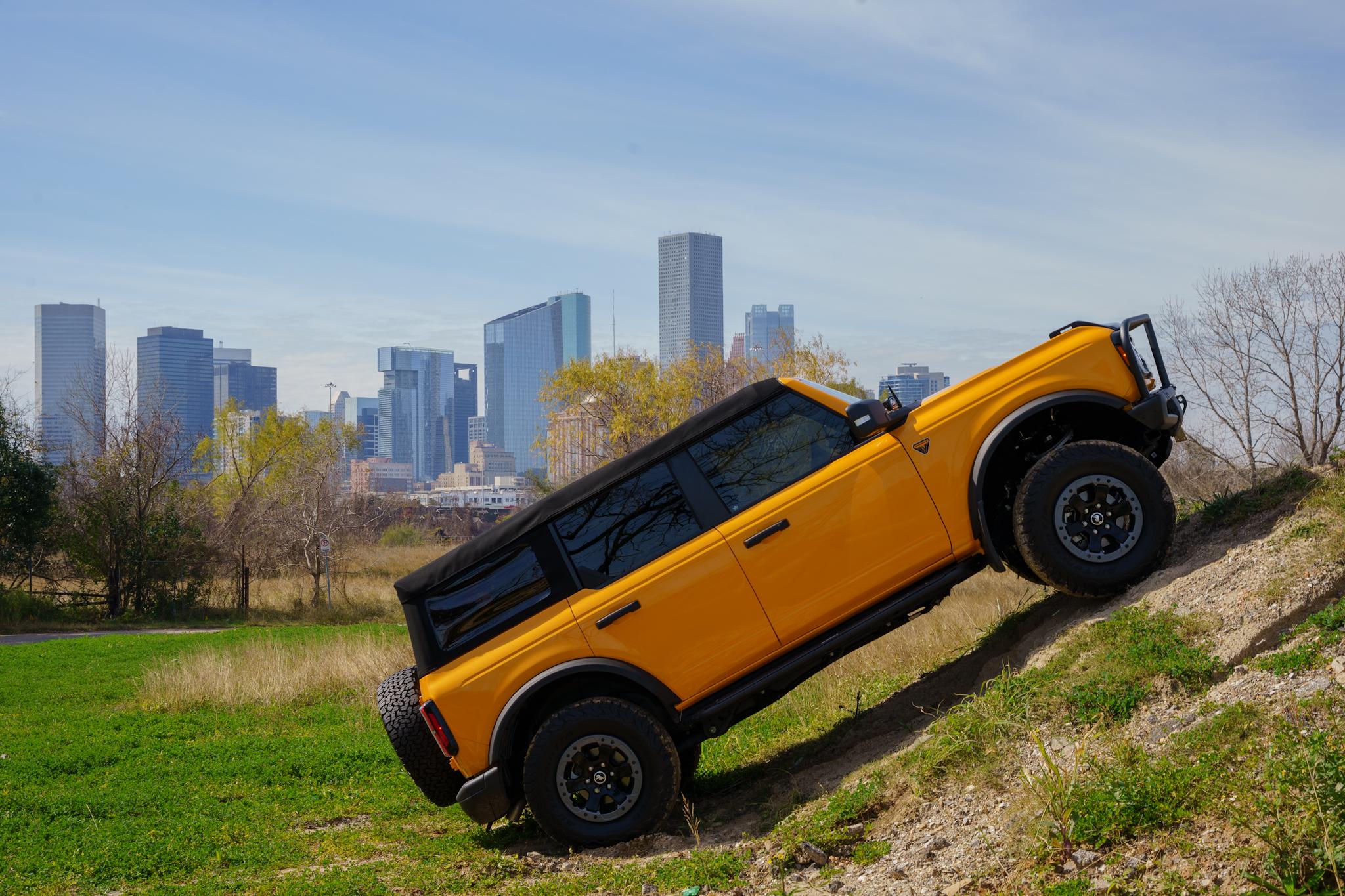 Ford Bronco CYBER ORANGE Bronco Club FBB9AB0E-5BB3-4013-9728-D2E428F75615