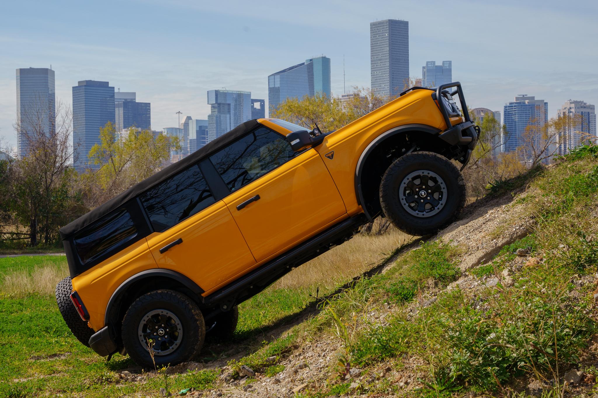 Ford Bronco CYBER ORANGE Bronco Club DC8CE489-7B66-46D5-92FE-1426B5E21733