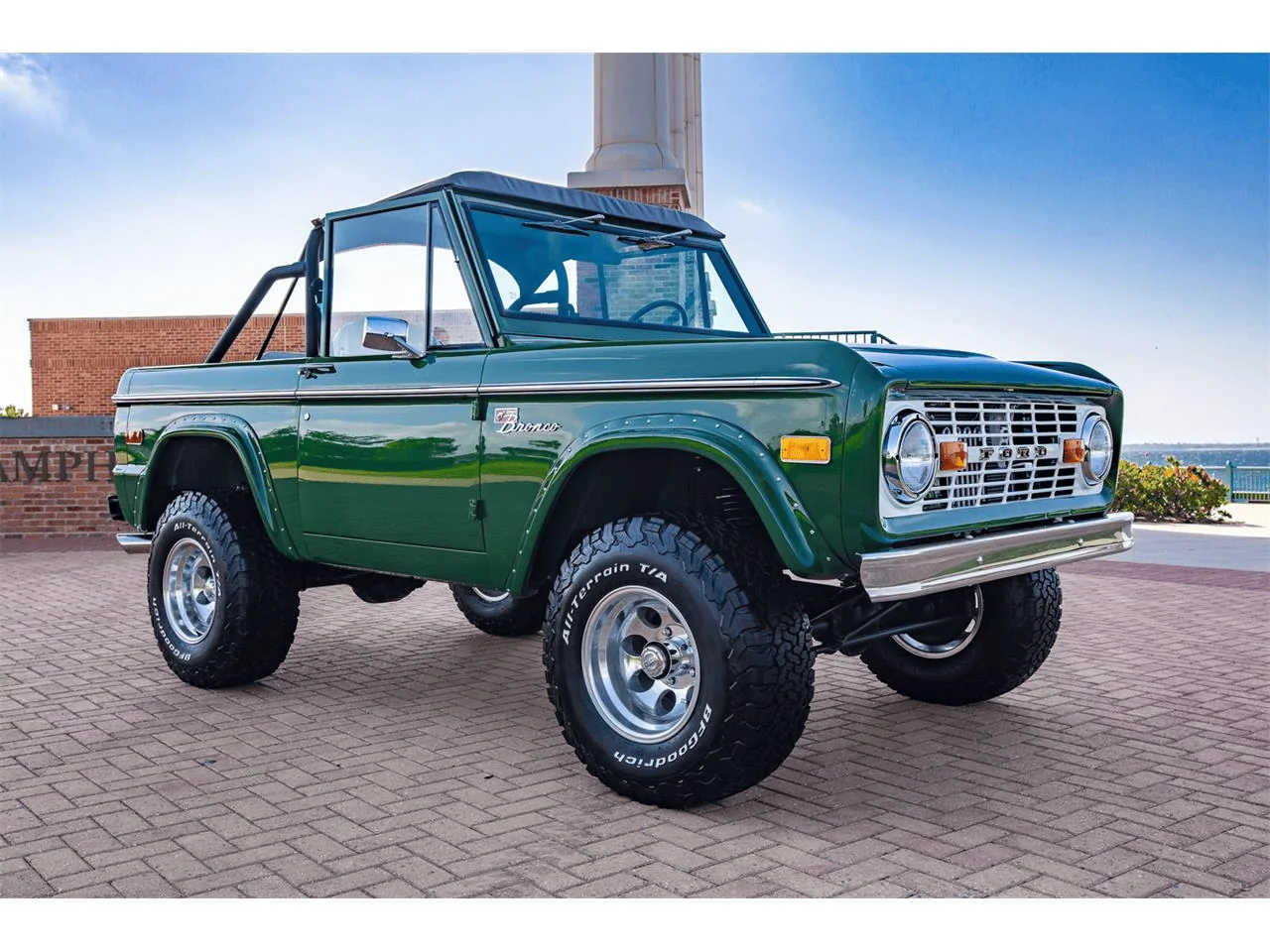 Ford Bronco ERUPTION GREEN Bronco Club 1642989863926