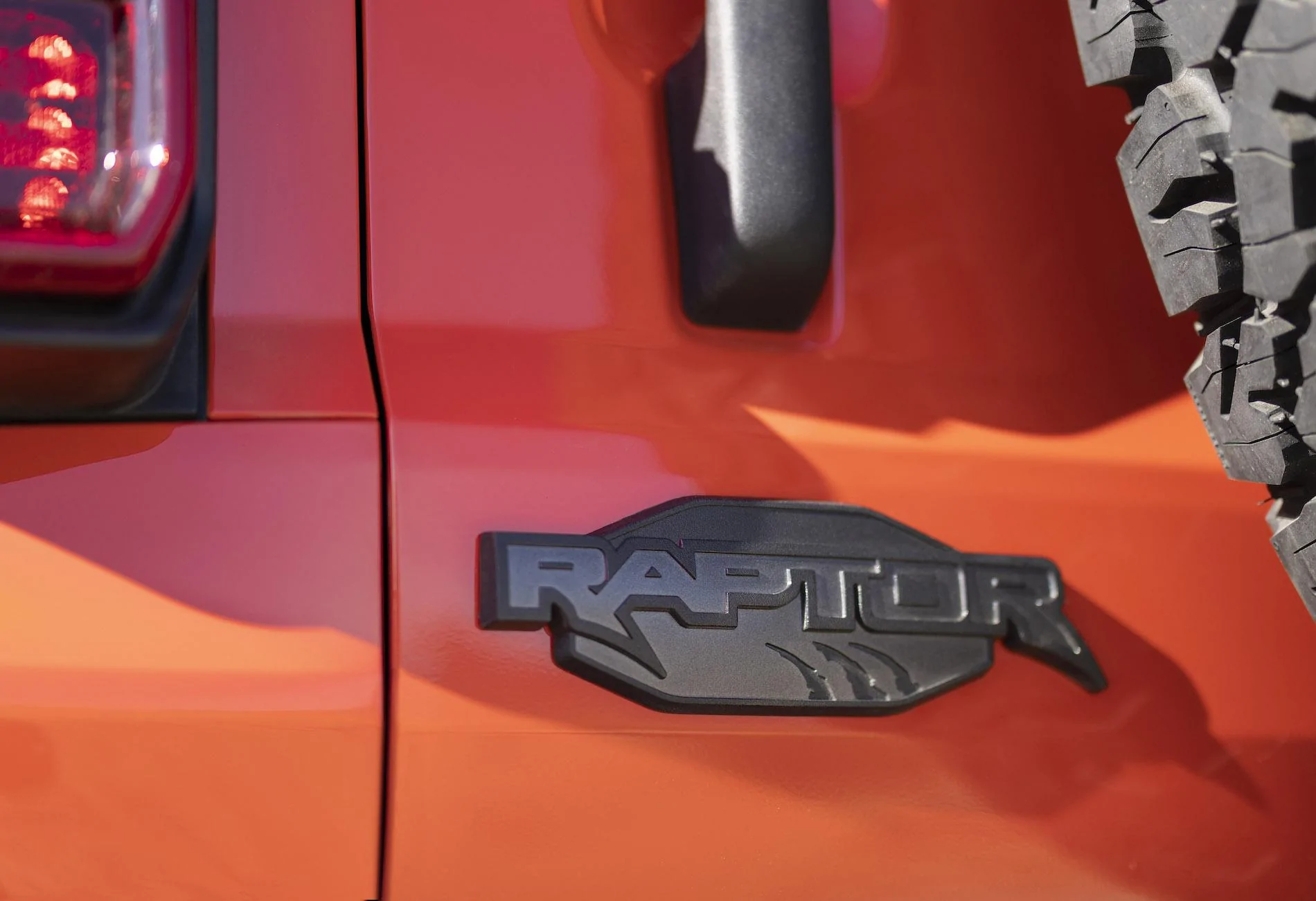 Ford Bronco 🦖 2022 Bronco Raptor Official Reveal! Specs | Info | Wallpaper | Photos | Videos 2022 Ford Bronco Raptor_details_05