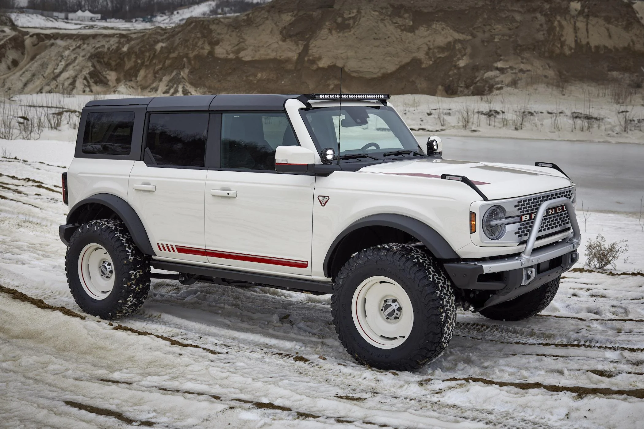 Ford Bronco ✝️ Bronco Pope Francis Center First Edition Revealed and Headed to Charity Auction 2021 Ford Bronco Pope Francis Center-First Edition_04